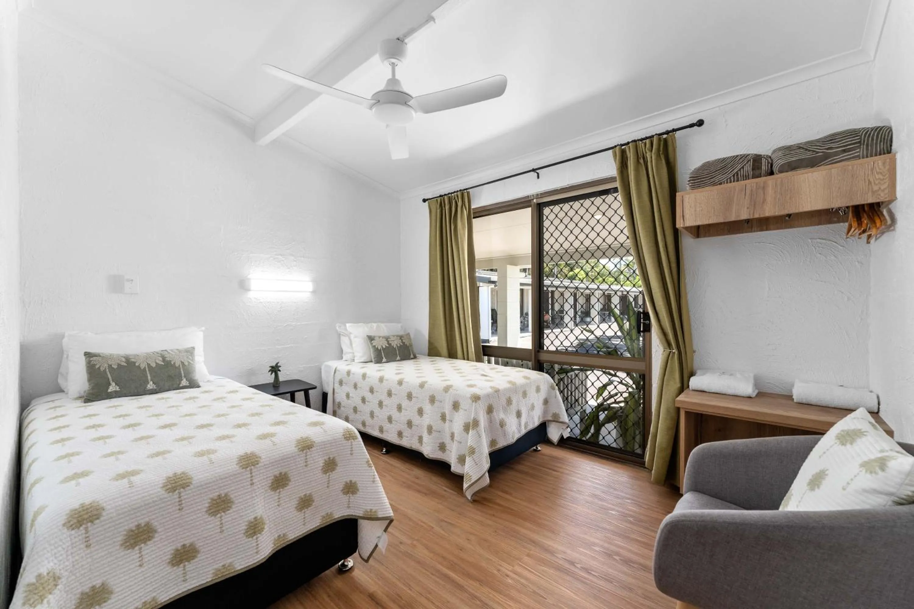 Photo of the whole room, Bed in Kinka Palms Motel