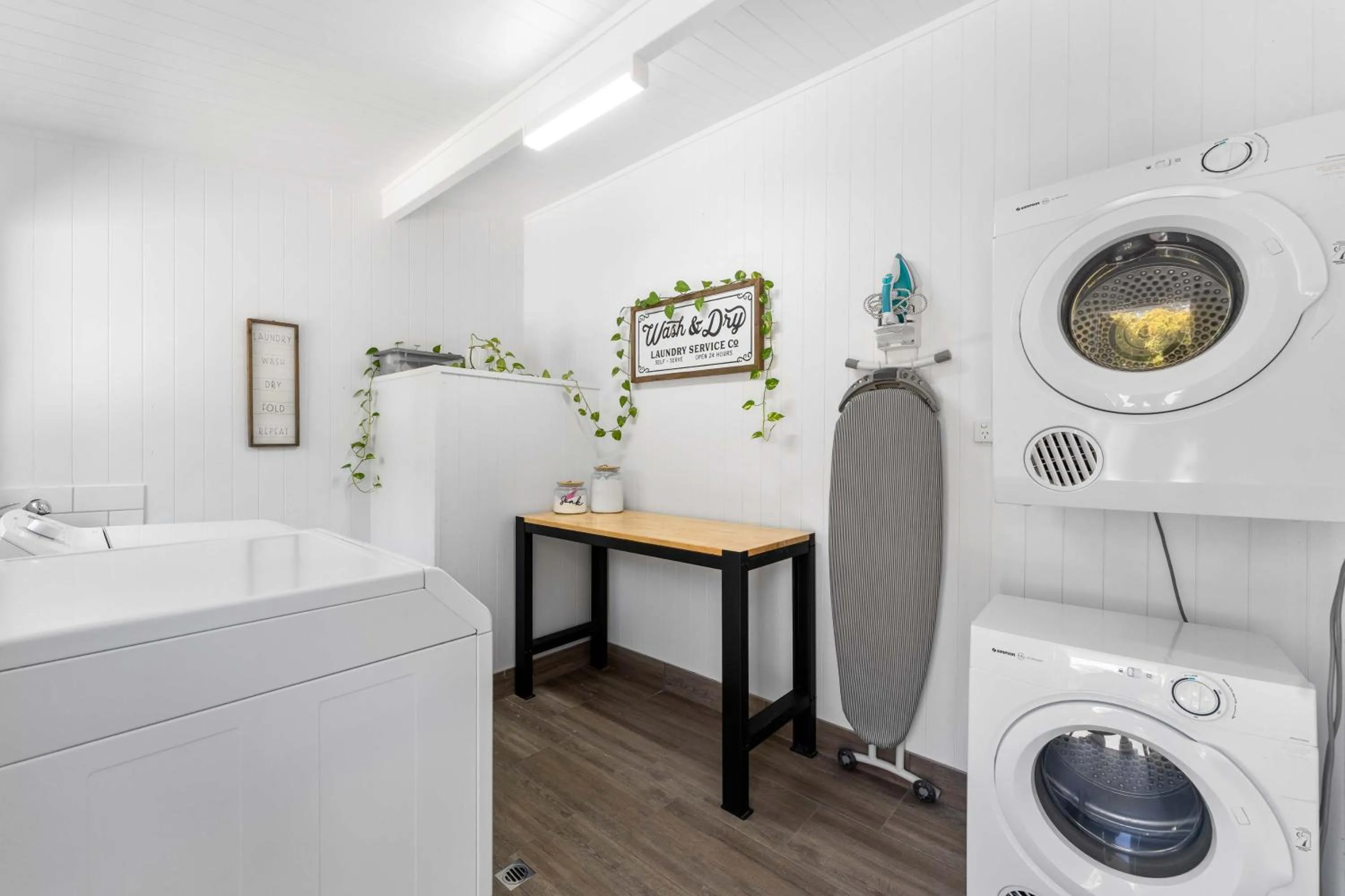 laundry in Kinka Palms Motel