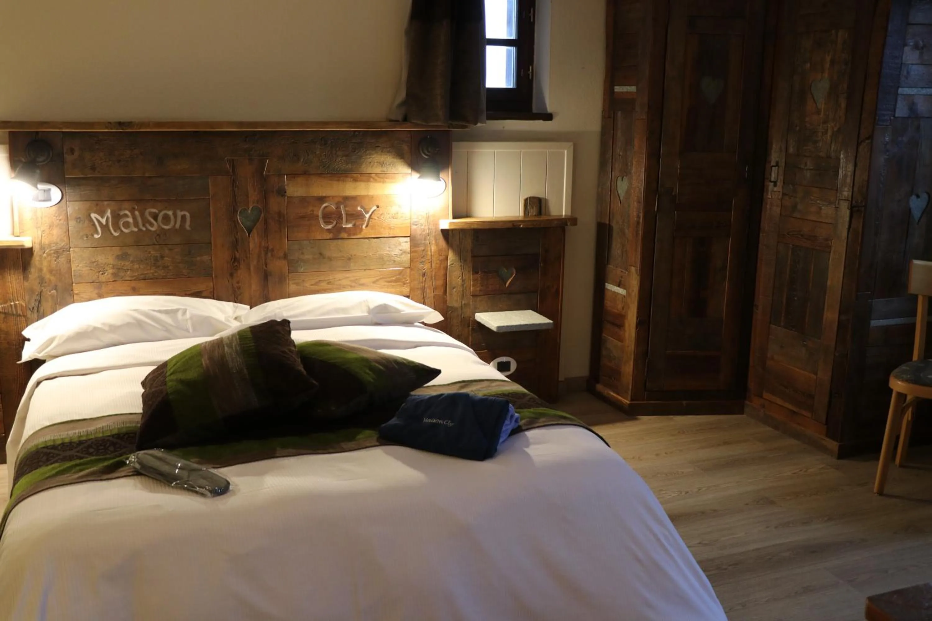 Bedroom, Bed in Maison Cly