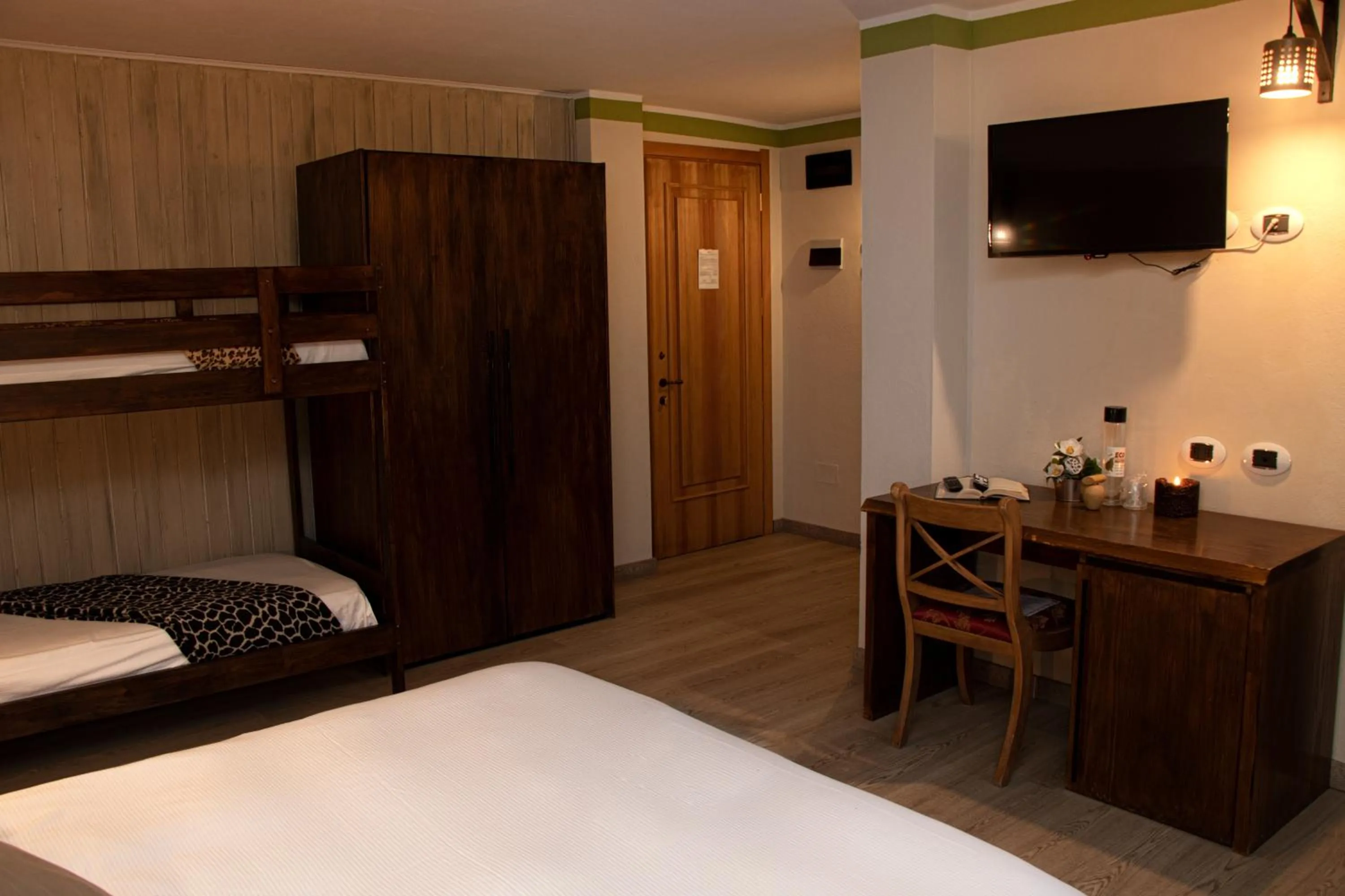 TV and multimedia, Bed in Maison Cly