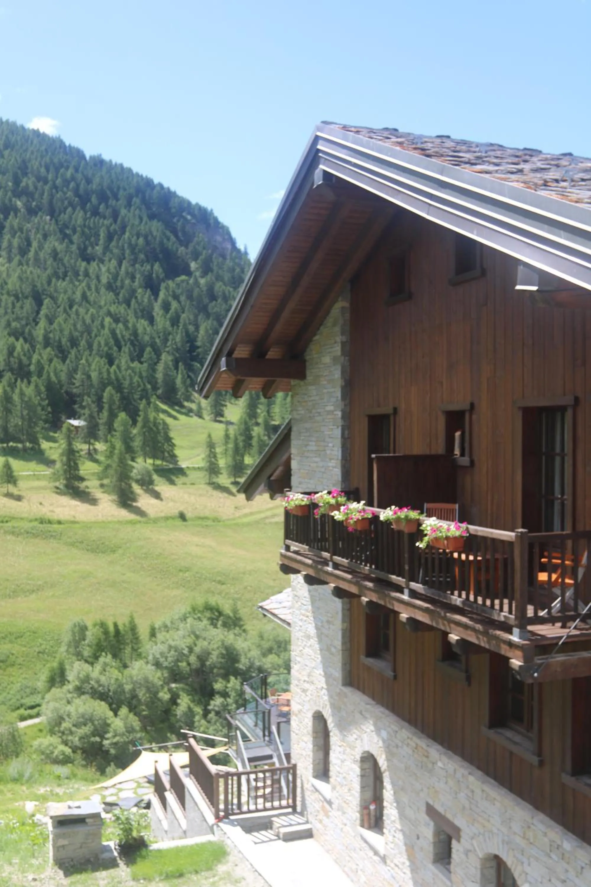 Property building in Maison Cly