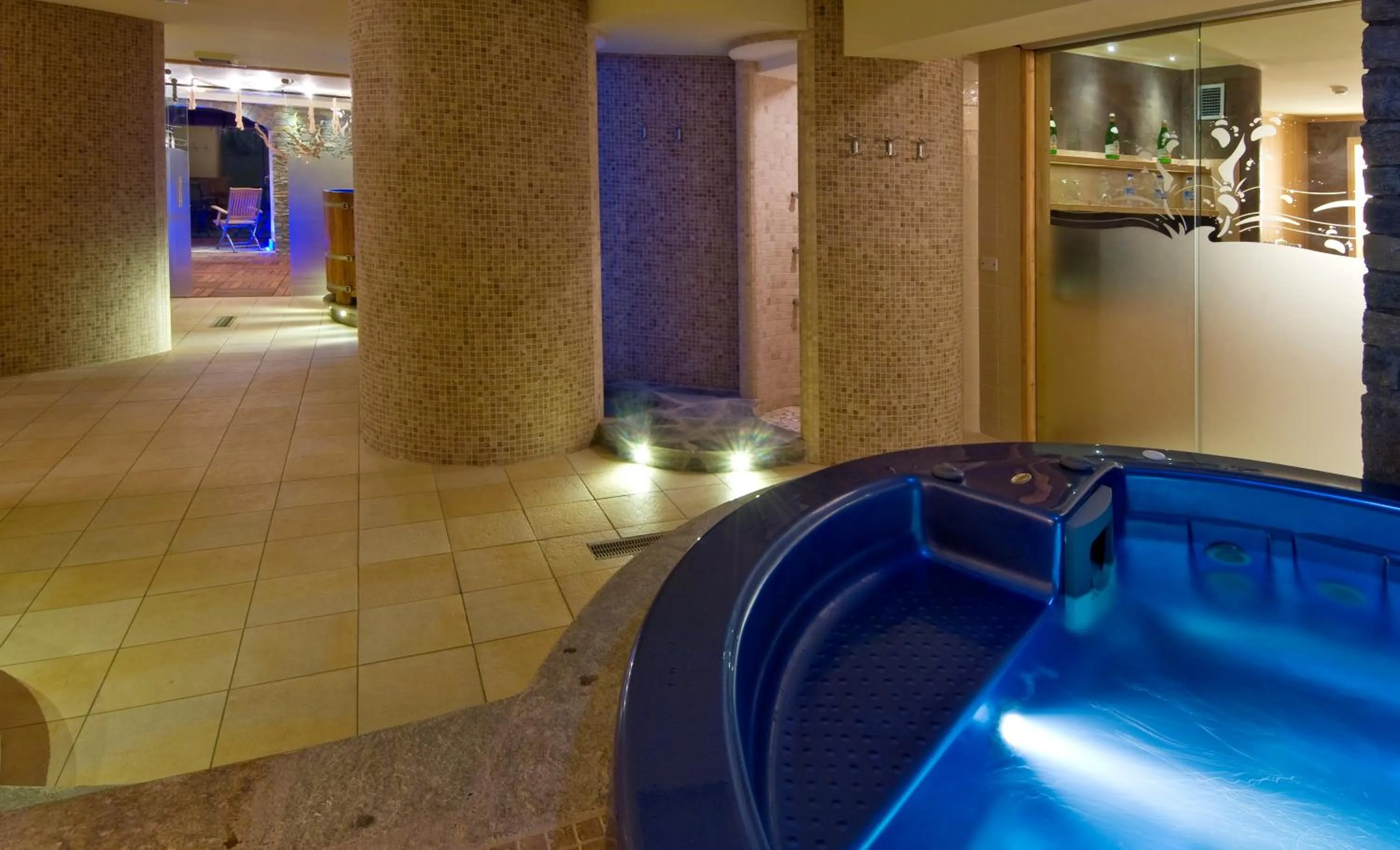 Hot Tub in Maison Cly