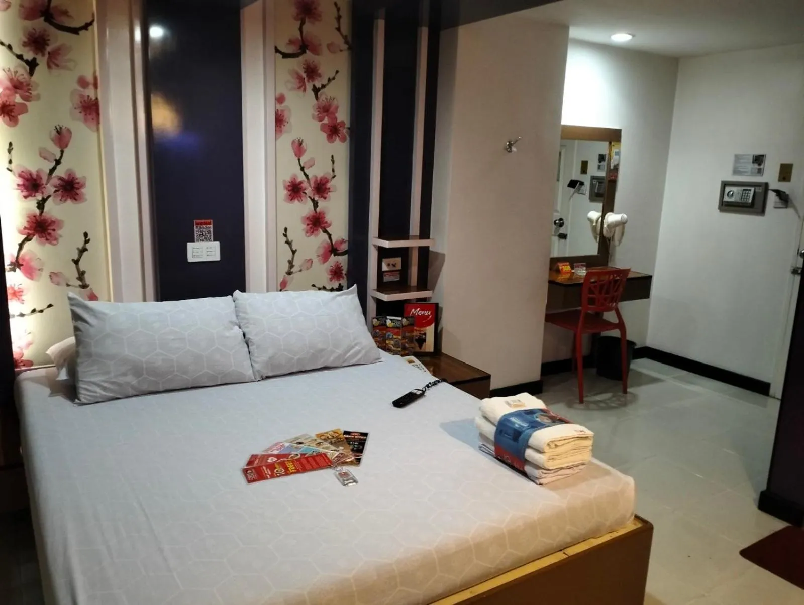 Bedroom, Bed in Hotel Sogo Banawe