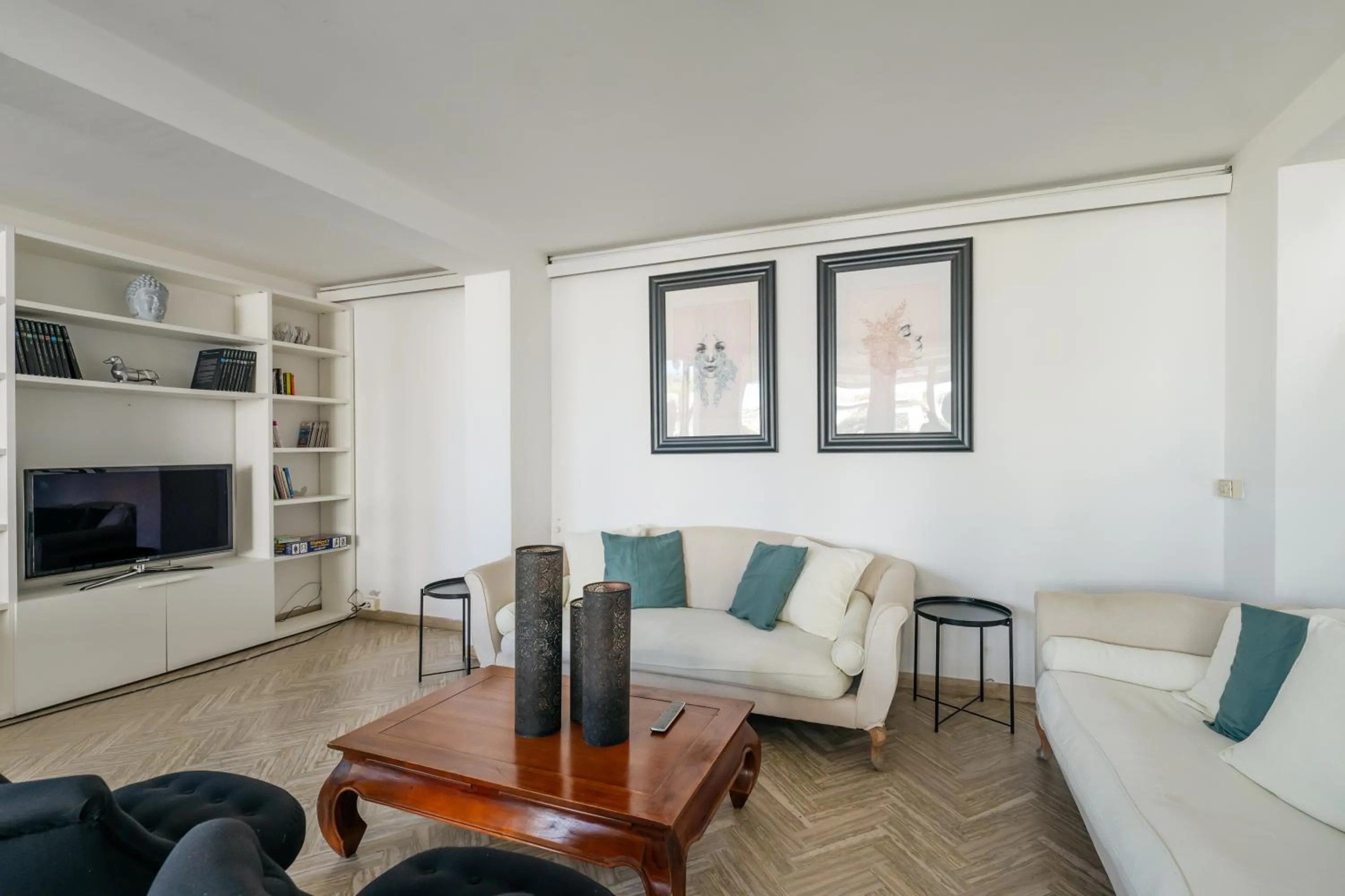 Communal lounge/ TV room in Hotel Continental