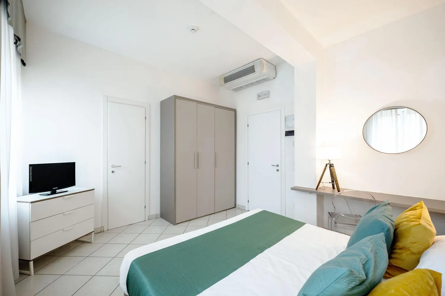 Bed in Hotel Continental