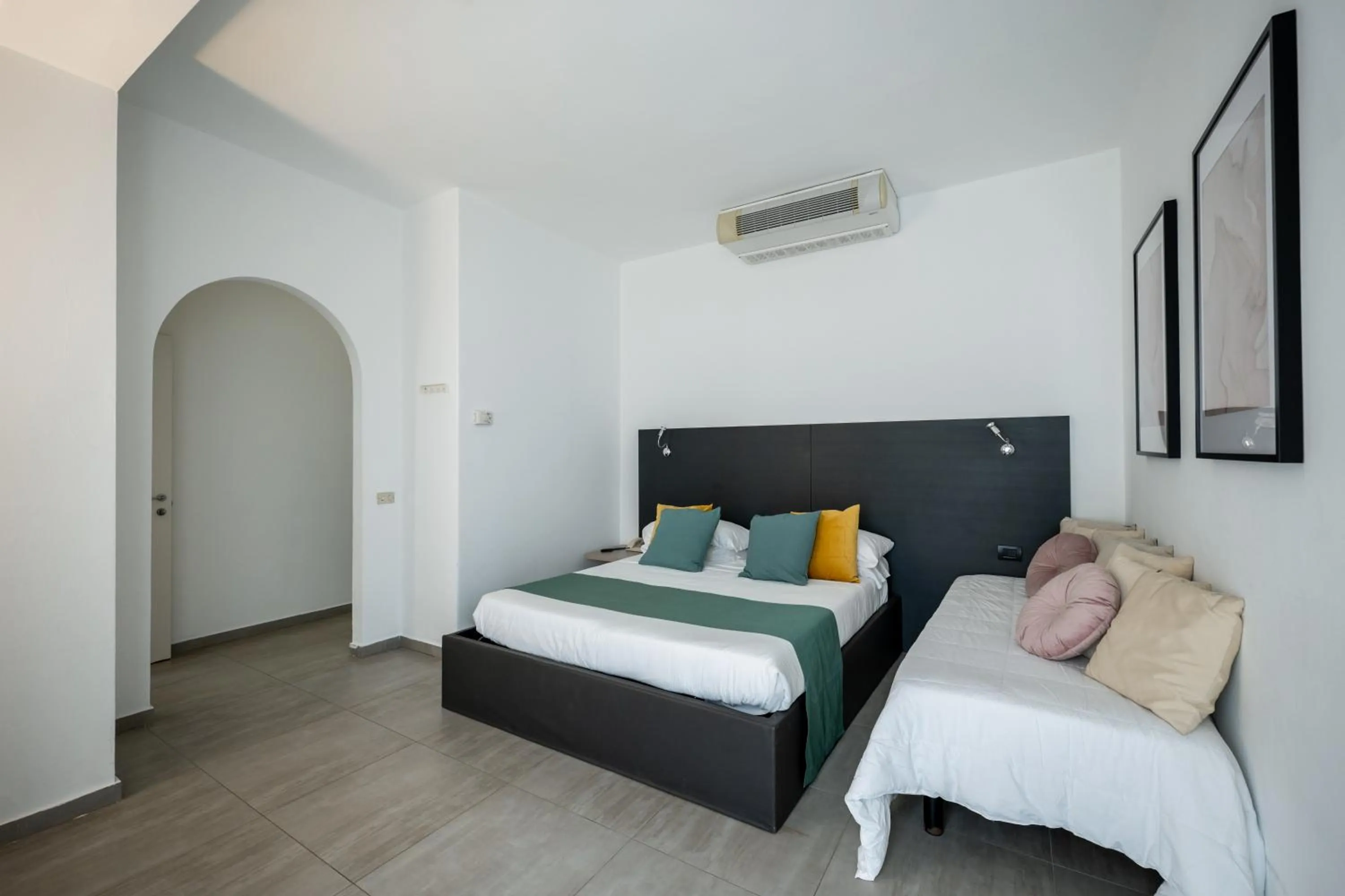 Bed in Hotel Continental