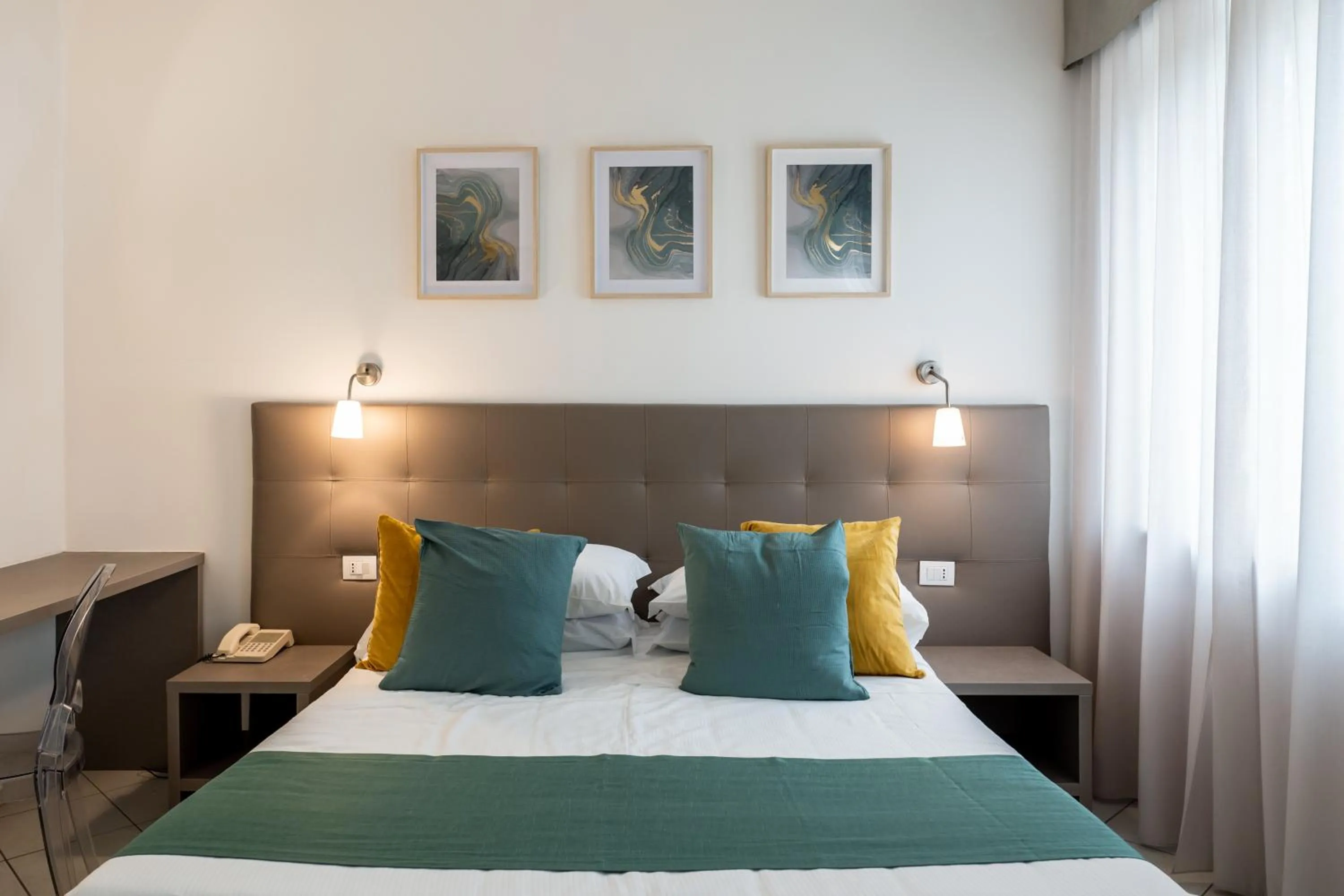 Bedroom, Bed in Hotel Continental