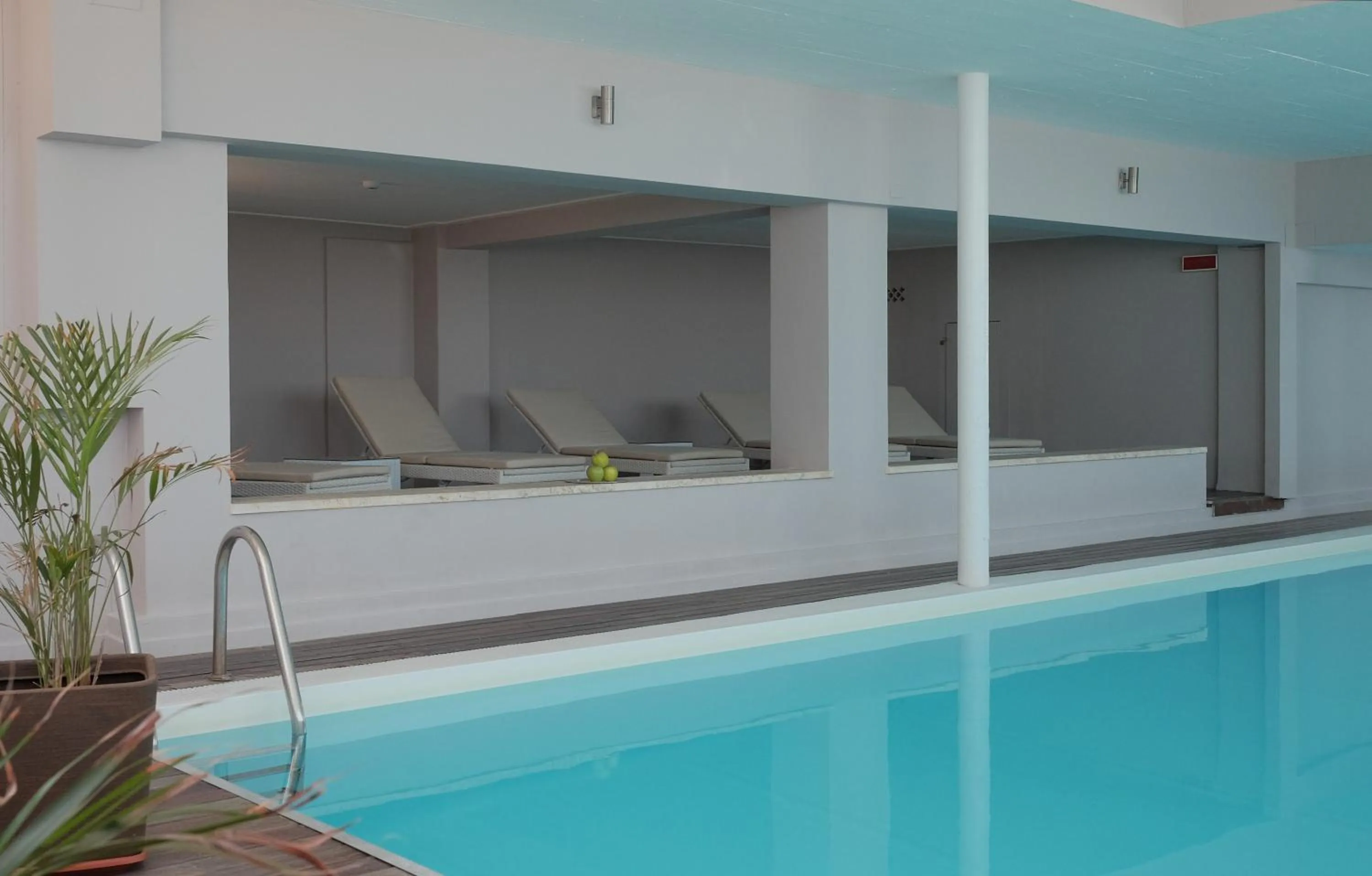 Pool view in Hotel Continental