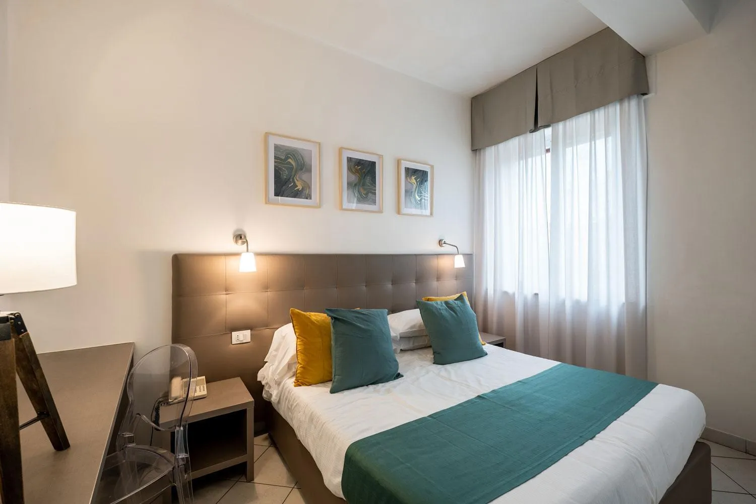 Bedroom, Bed in Hotel Continental