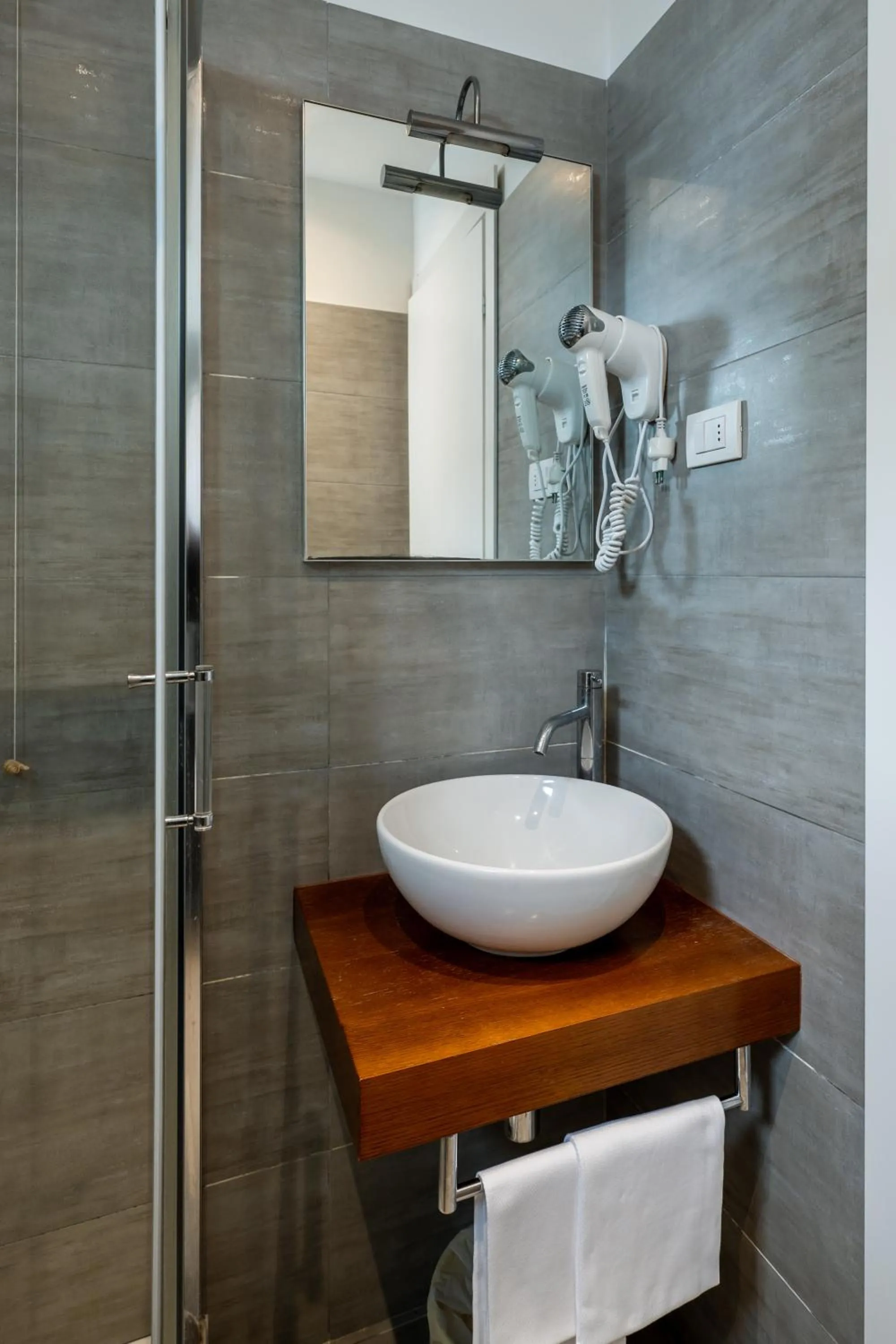 Shower in Hotel Continental