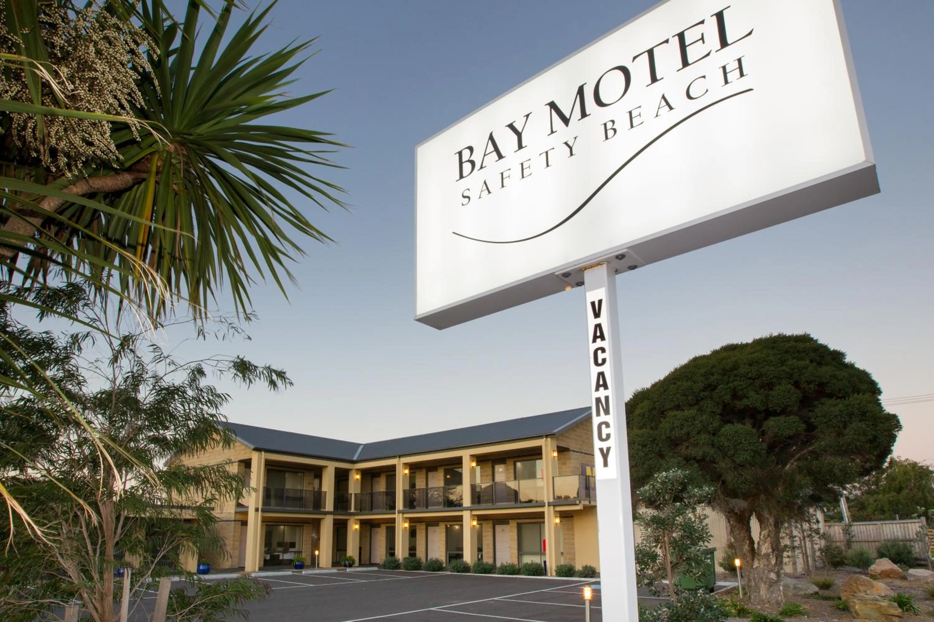 Property building in Bay Motel Safety Beach