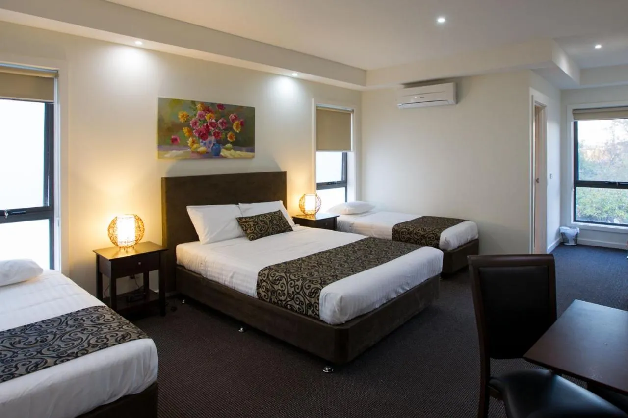 Bed in Bay Motel Safety Beach