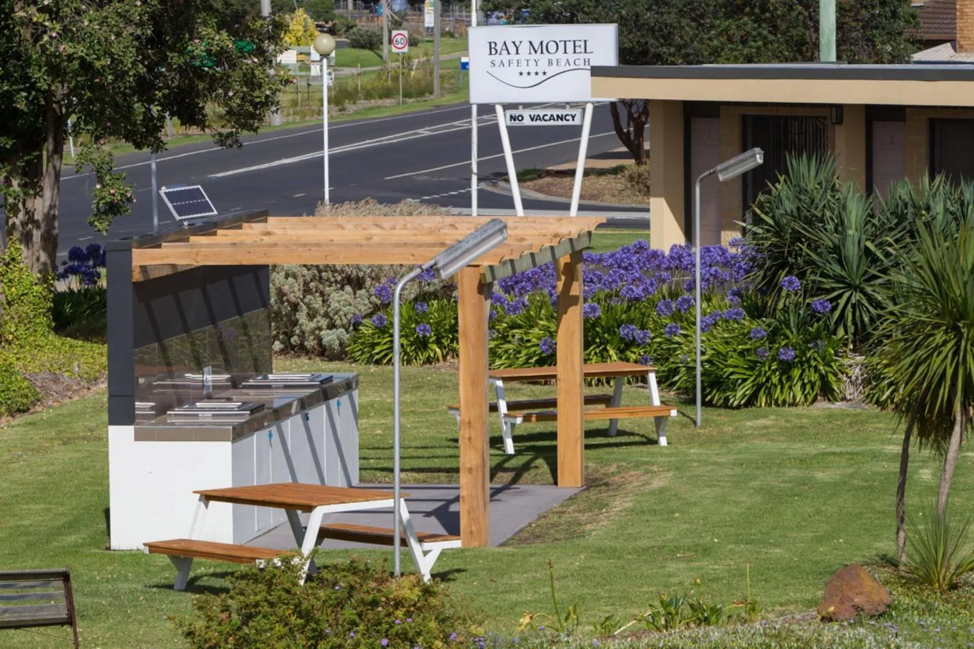 Garden in Bay Motel Safety Beach