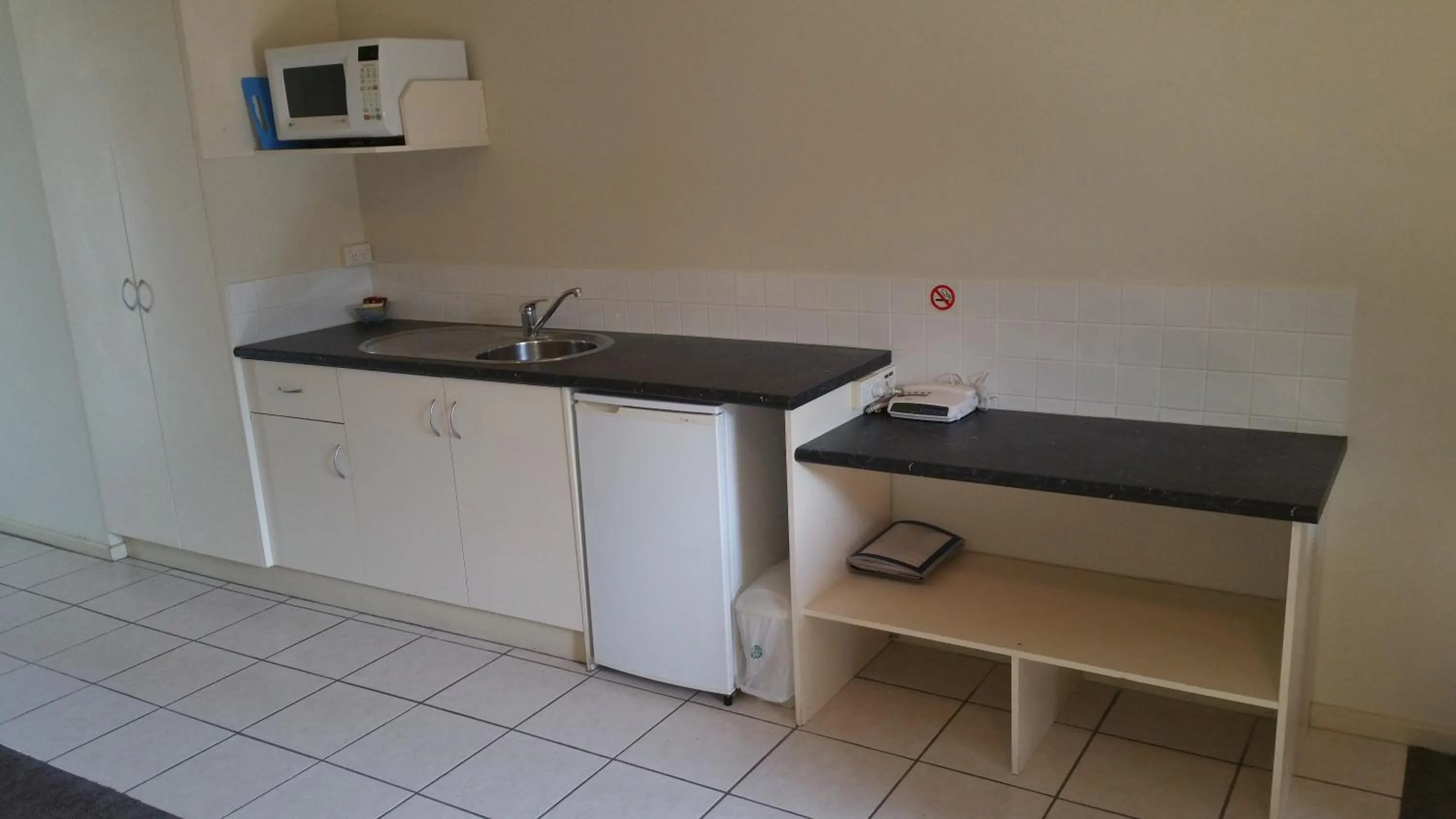 Kitchen or kitchenette in Metung Waters Motel and Apartments