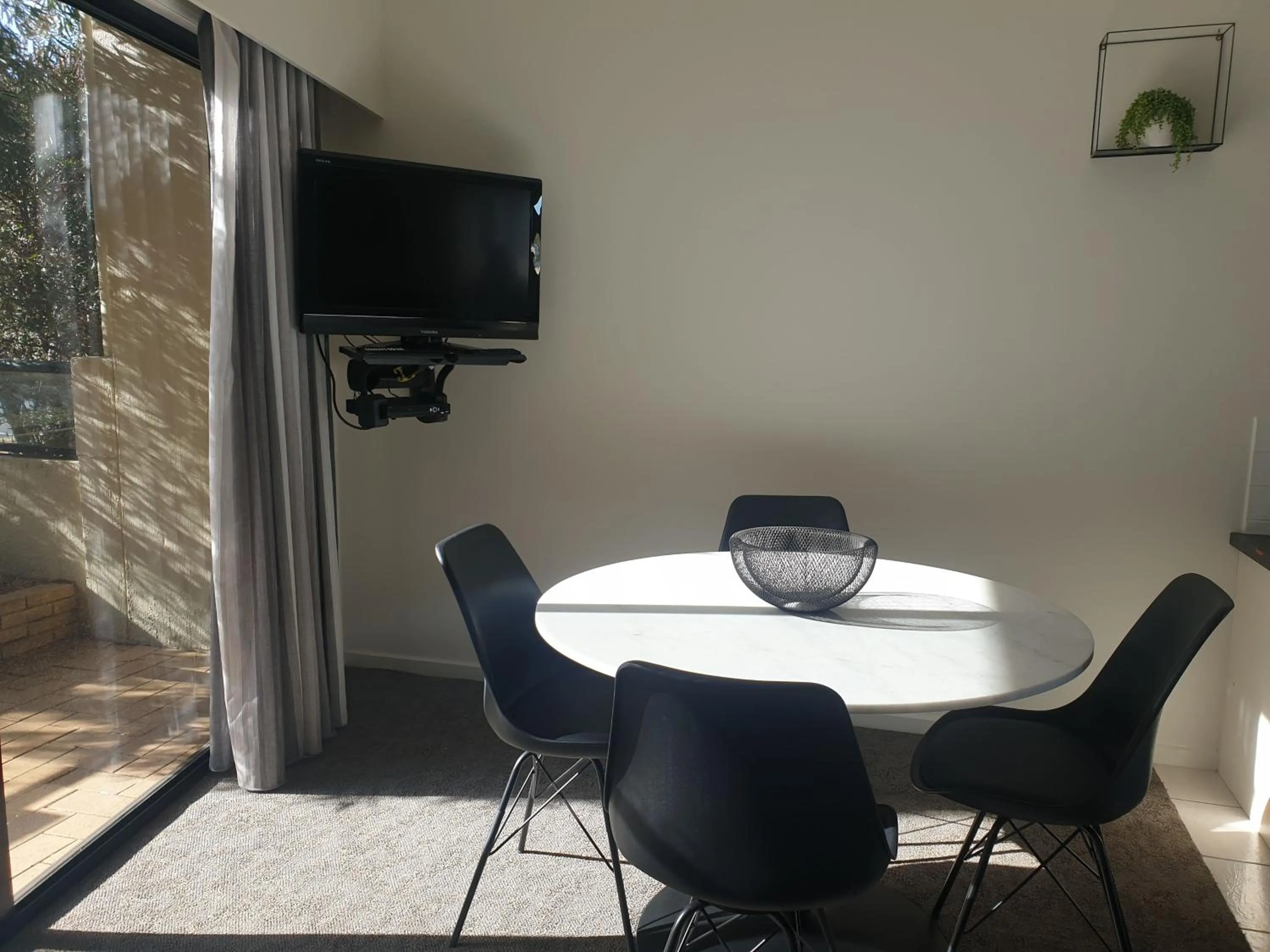 Communal lounge/ TV room in Metung Waters Motel and Apartments