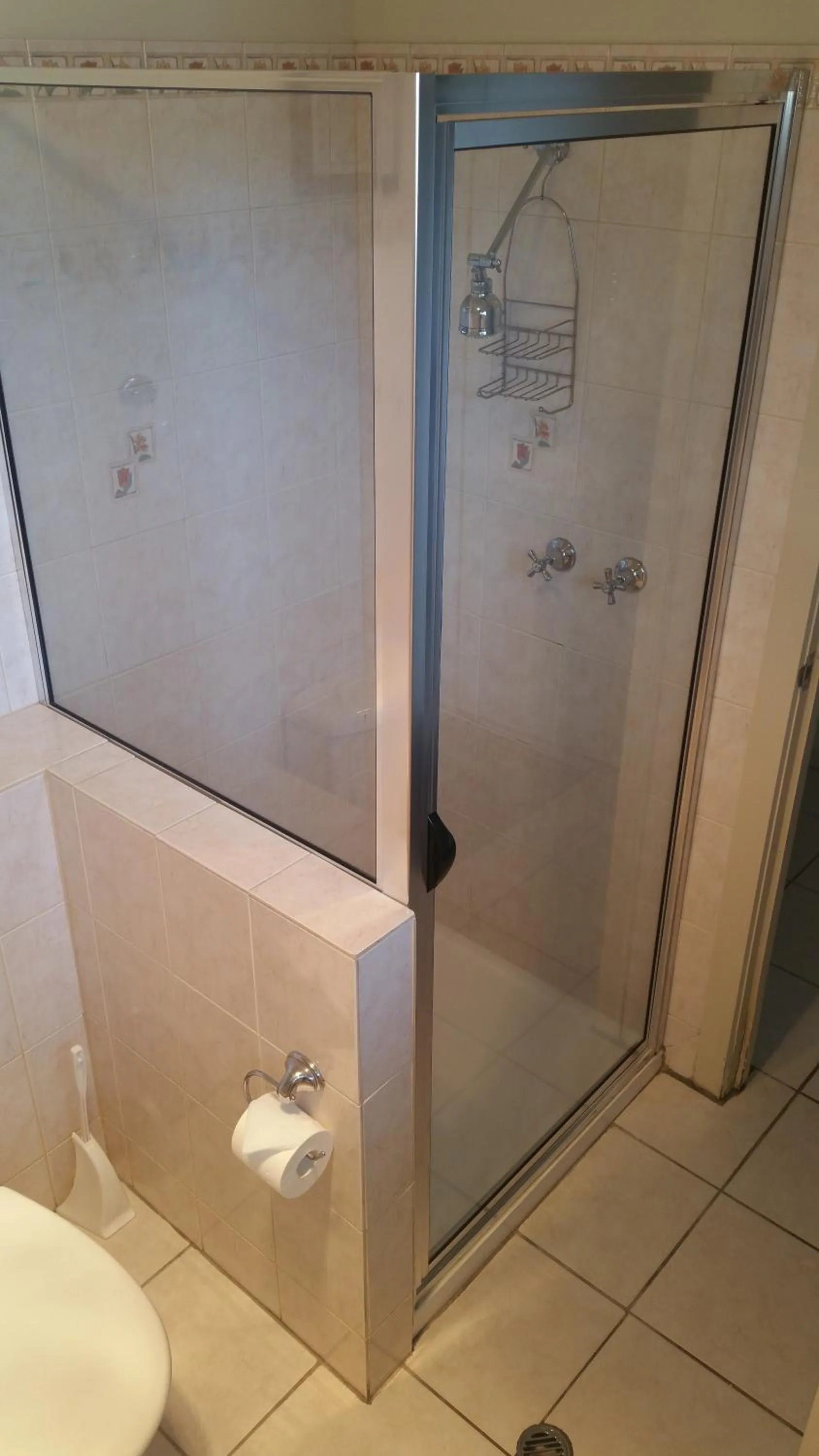 Shower in Metung Waters Motel and Apartments