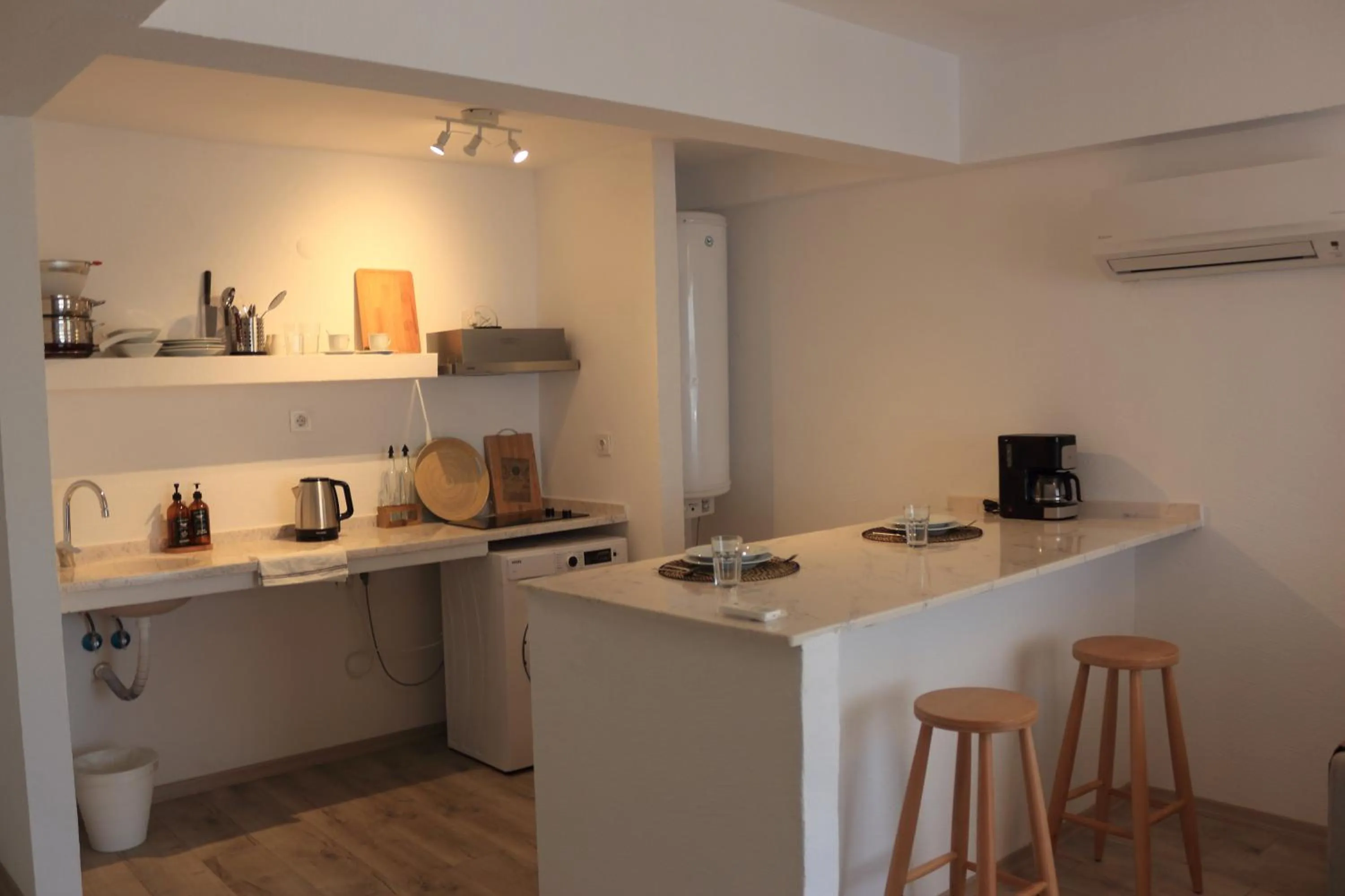 Kitchen or kitchenette in Aloha Suites