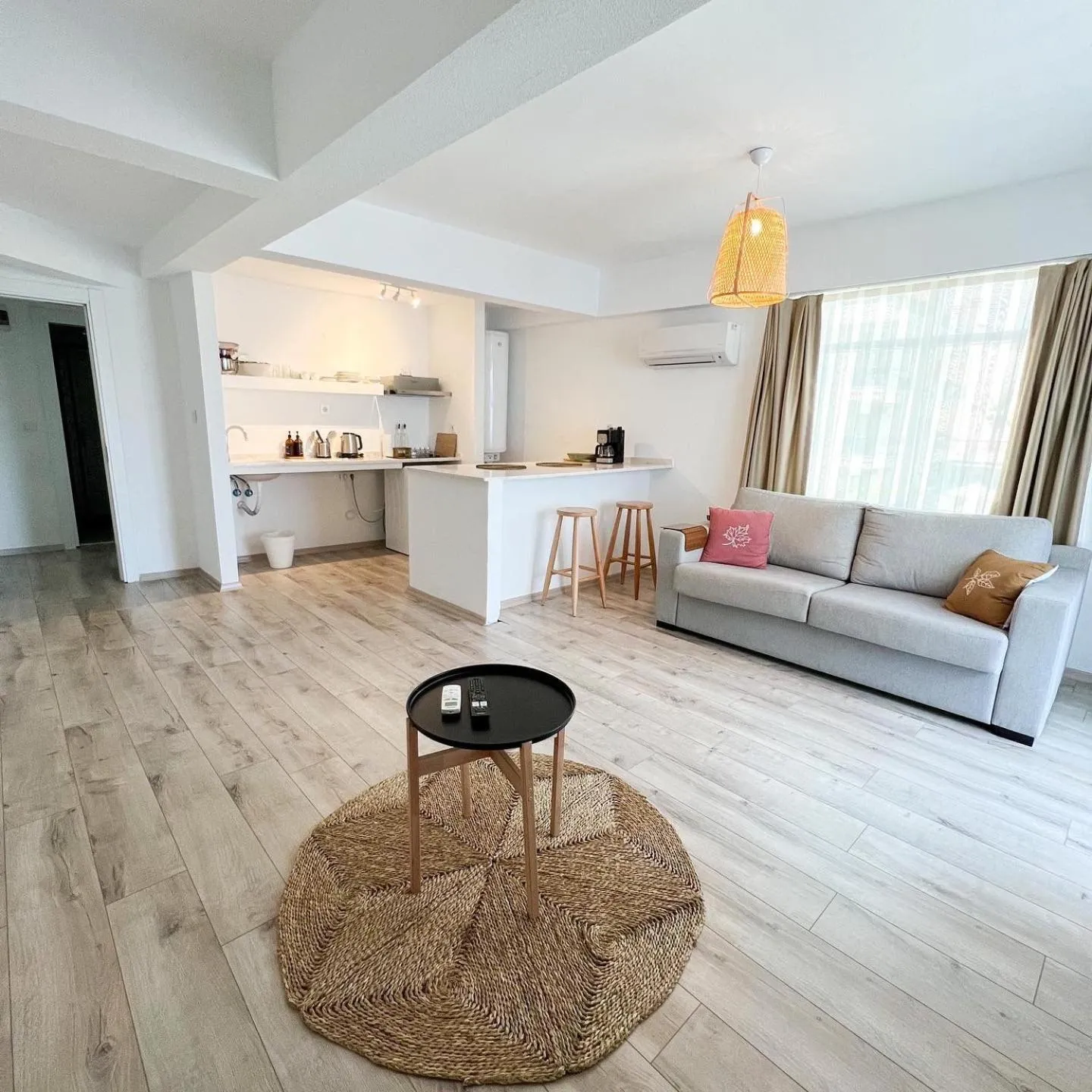 Living room in Aloha Suites