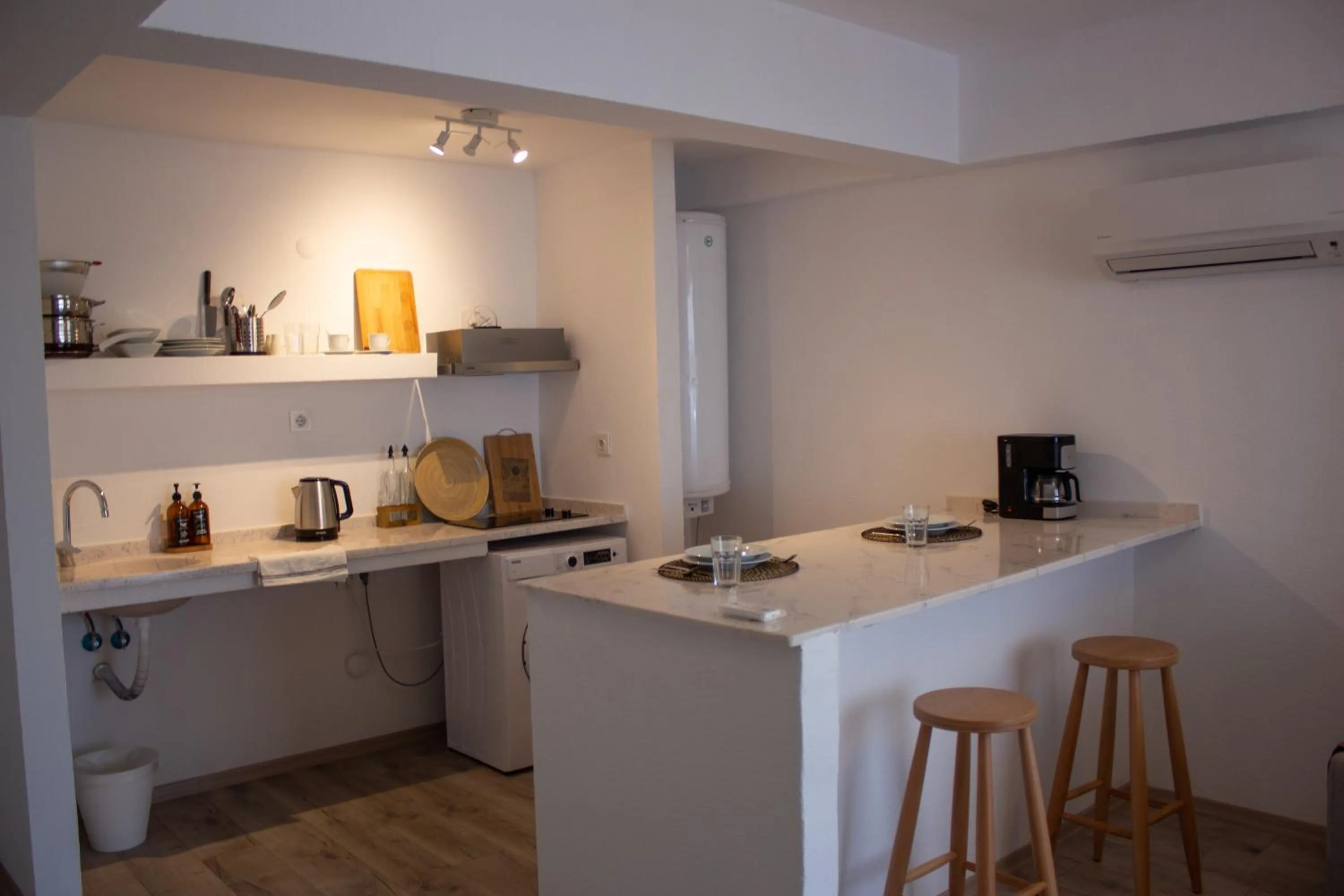 Coffee/tea facilities in Aloha Suites