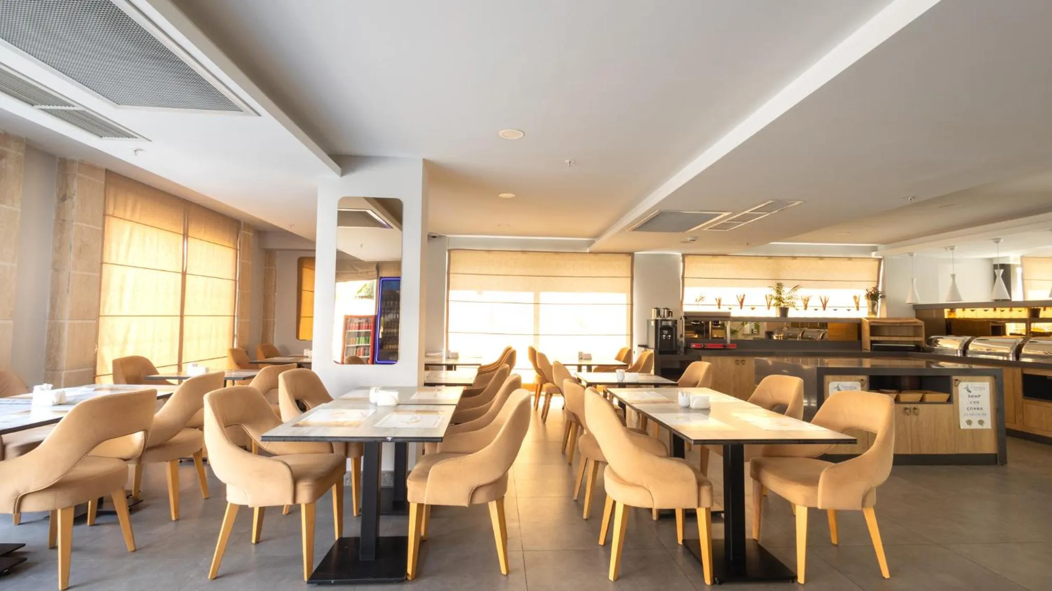 Restaurant/places to eat in Peramis Hotel & Spa