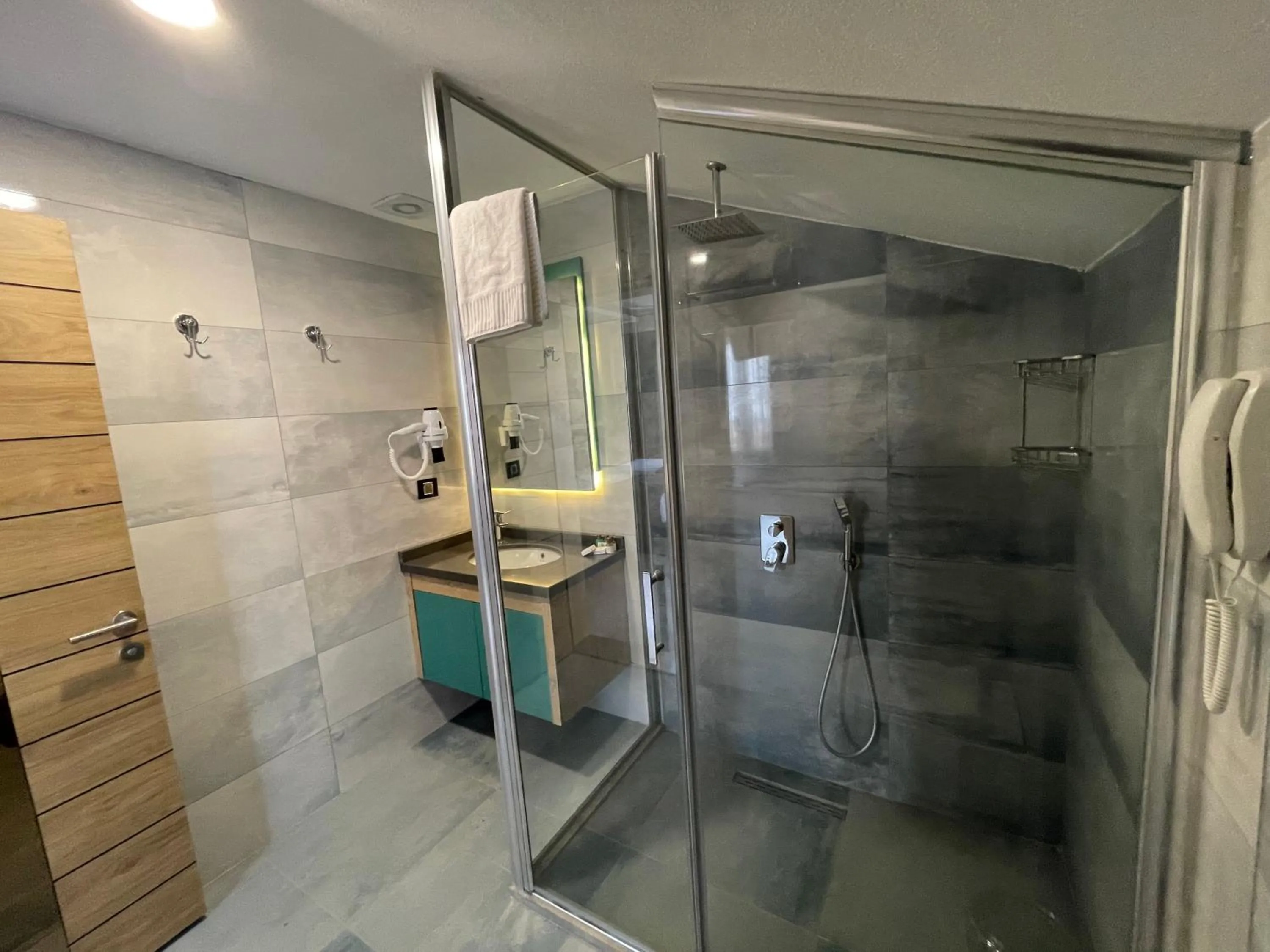 Shower in Peramis Hotel & Spa