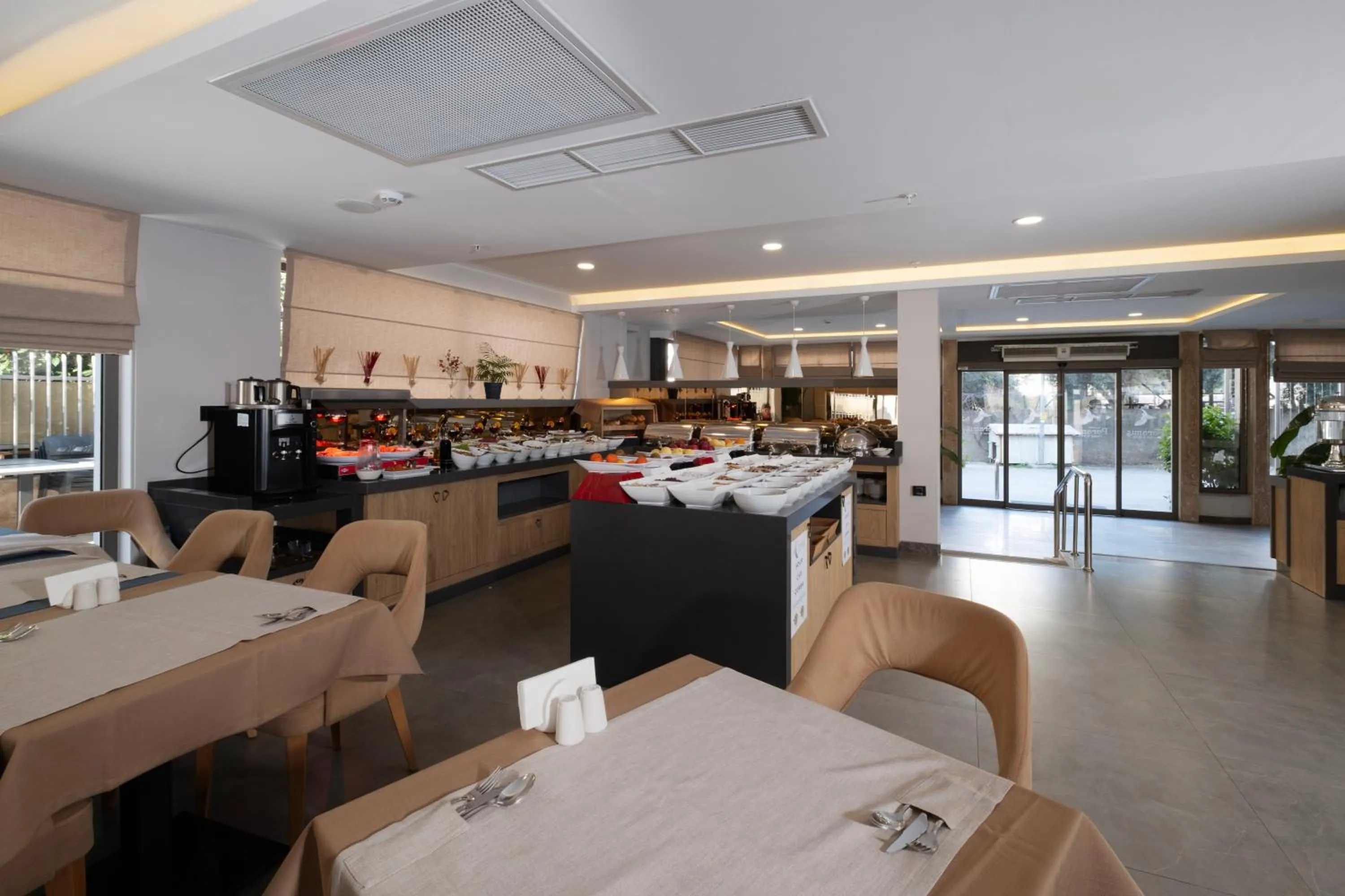 Restaurant/places to eat in Peramis Hotel & Spa