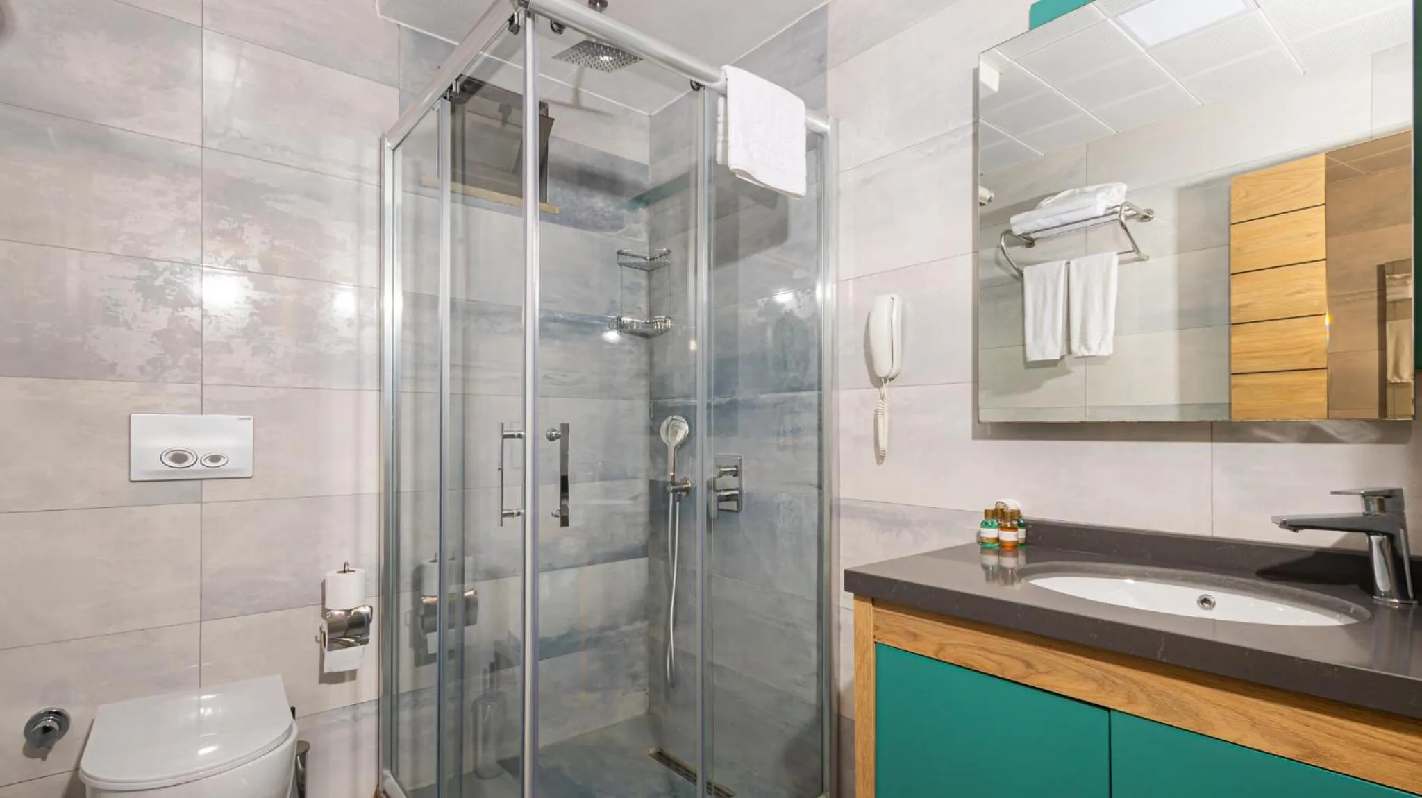 Shower in Peramis Hotel & Spa
