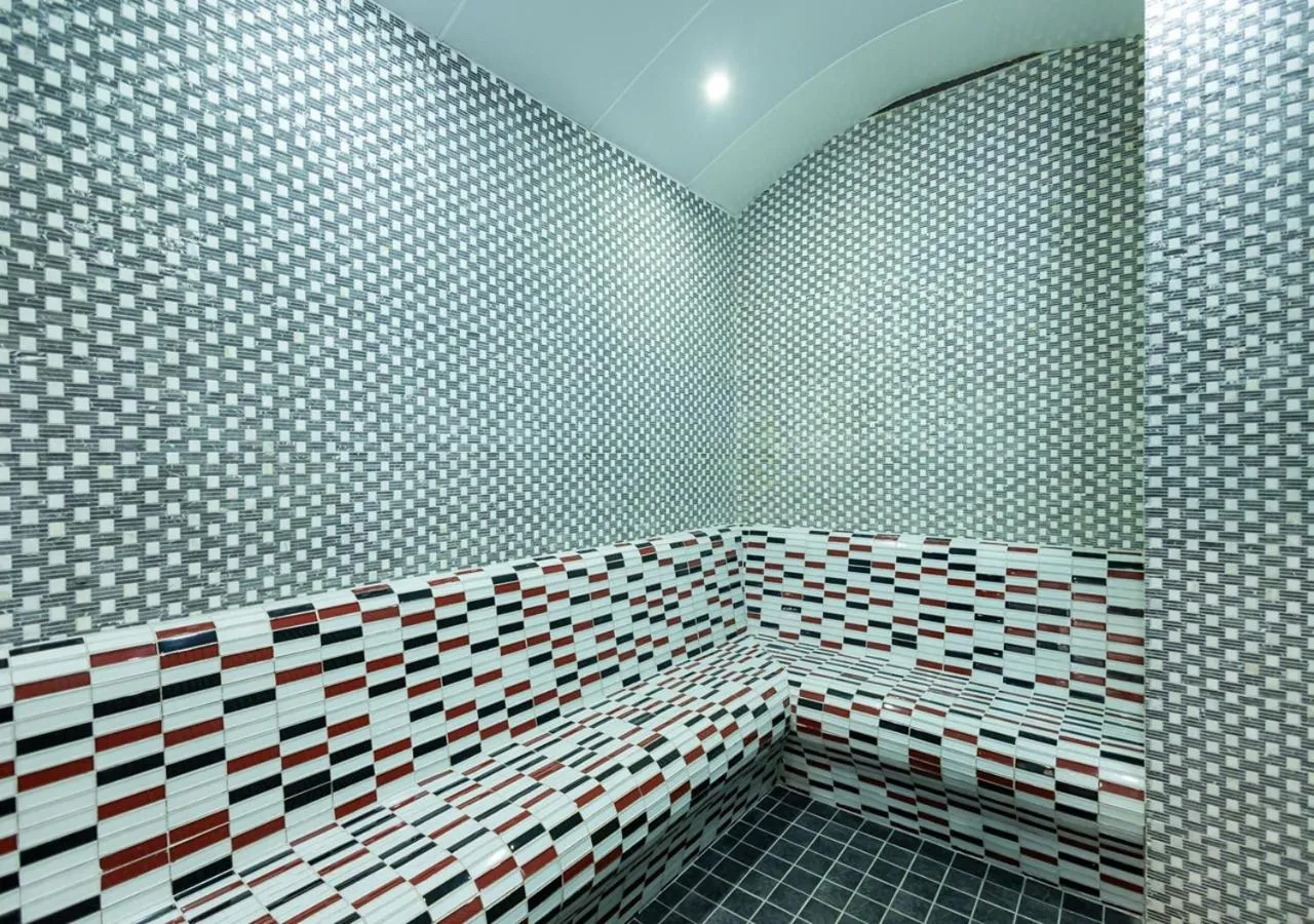 Steam room in Peramis Hotel & Spa