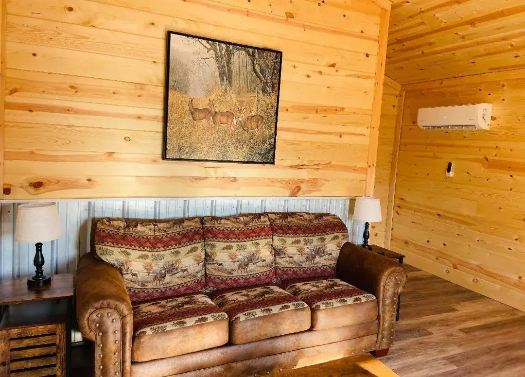 One-Bedroom House in Brushcreek Falls RV Resort One-Bedroom House in Brushcreek Falls RV Resort