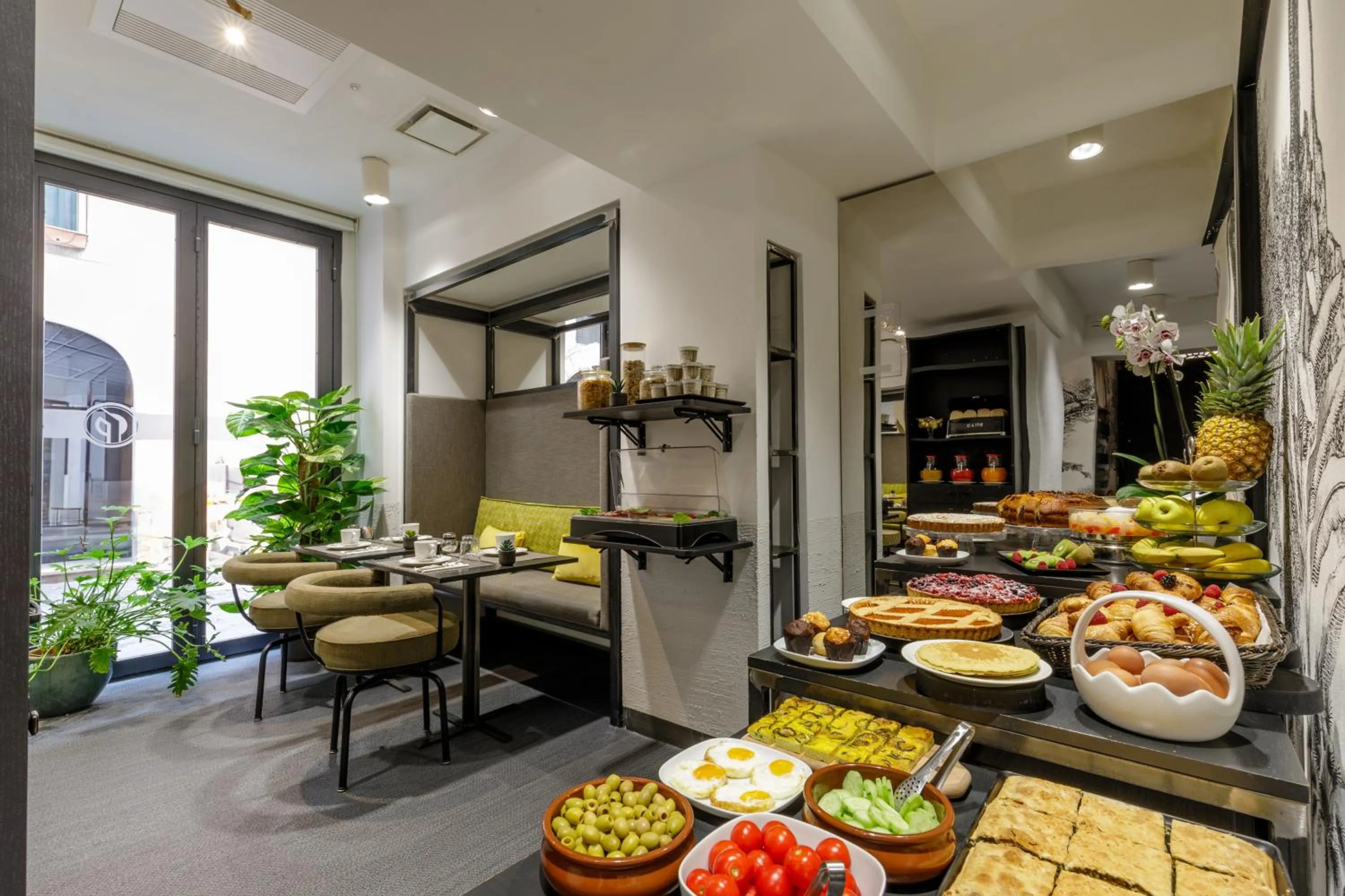 Breakfast in Coronari Palace