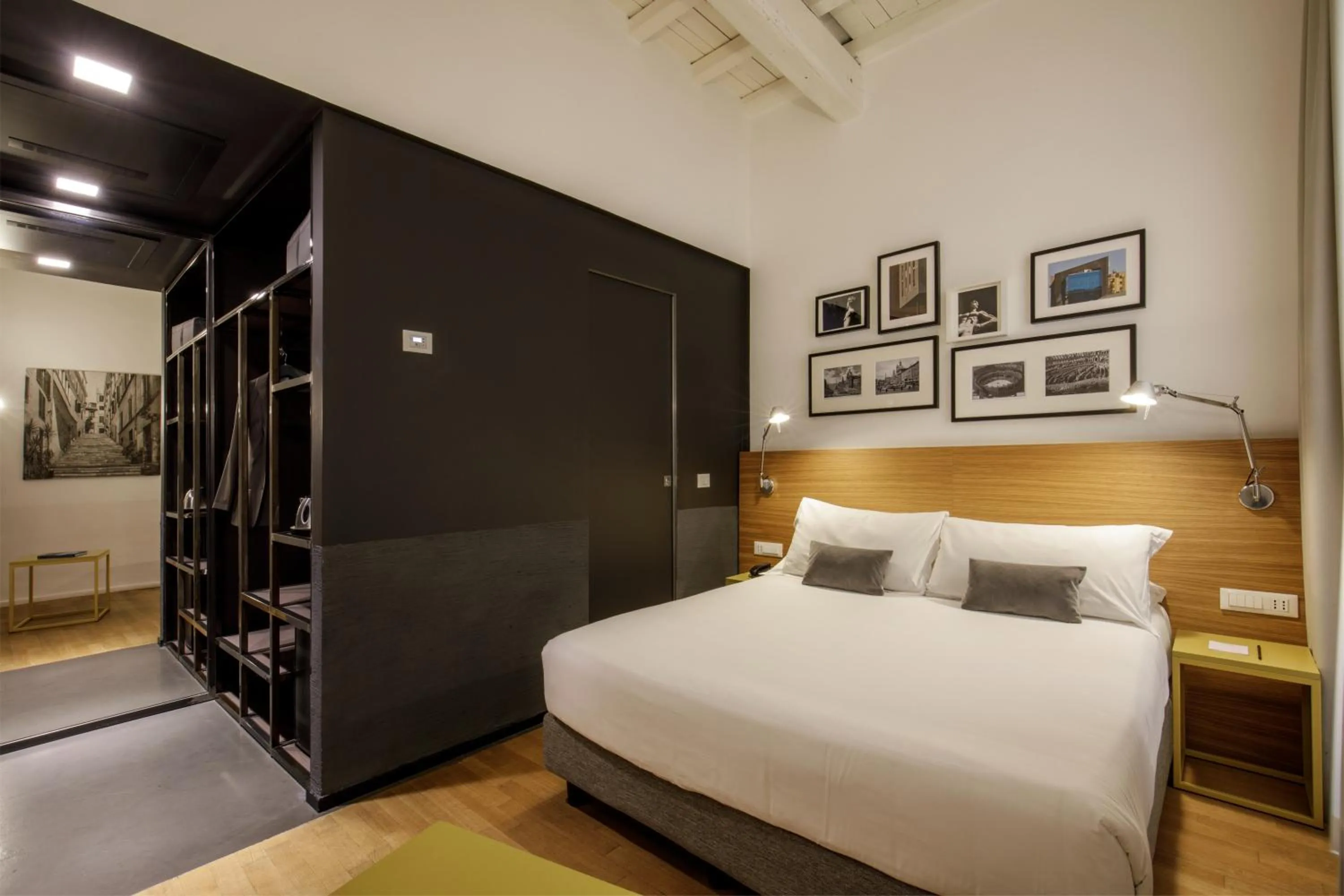 Bedroom, Bed in Coronari Palace