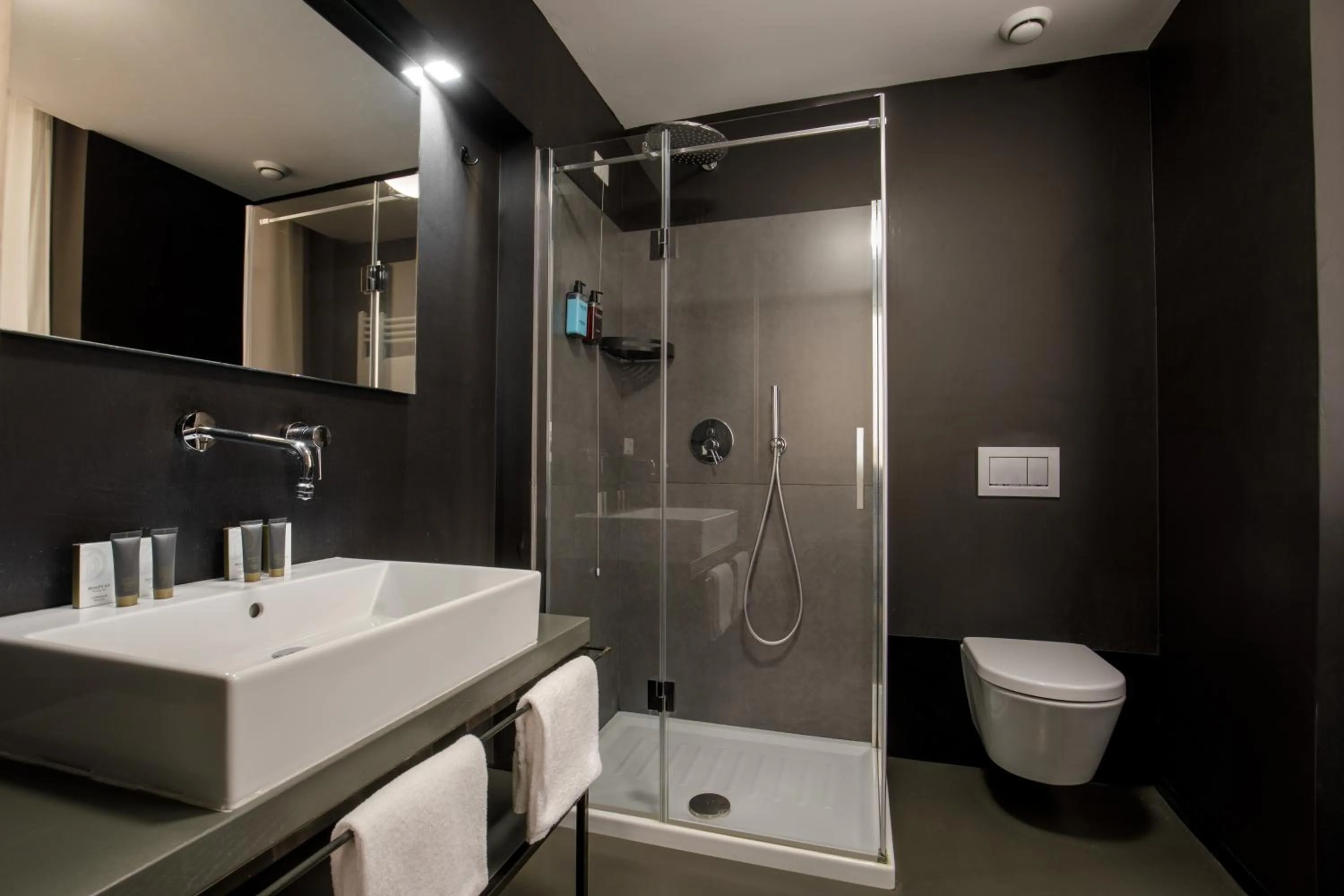 Bathroom in Coronari Palace