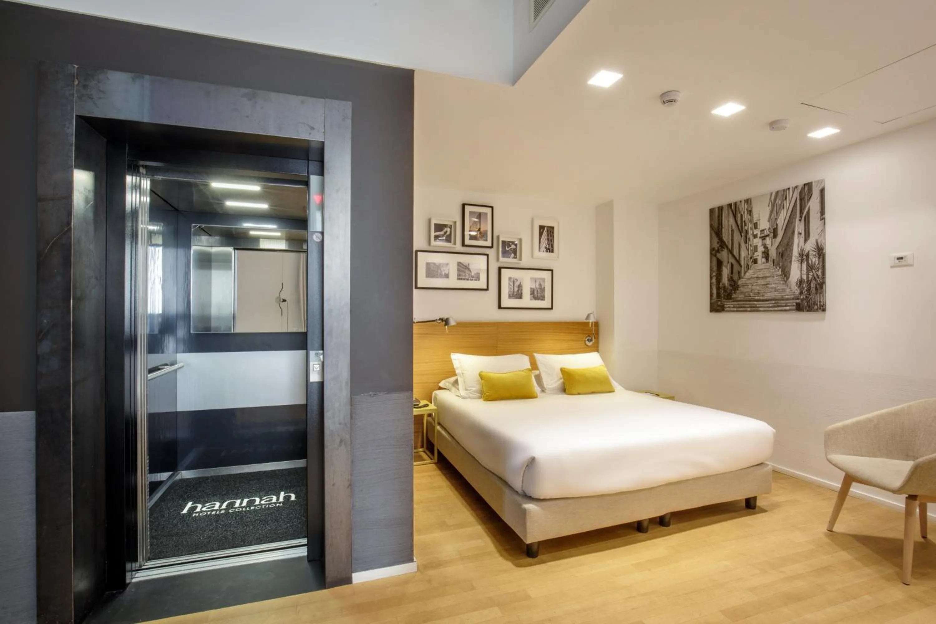 Bedroom, Bed in Coronari Palace