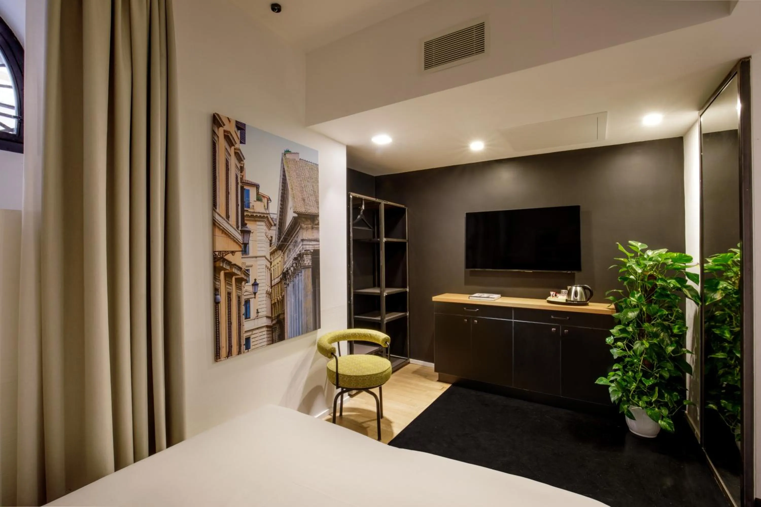 Bedroom, Bed in Coronari Palace