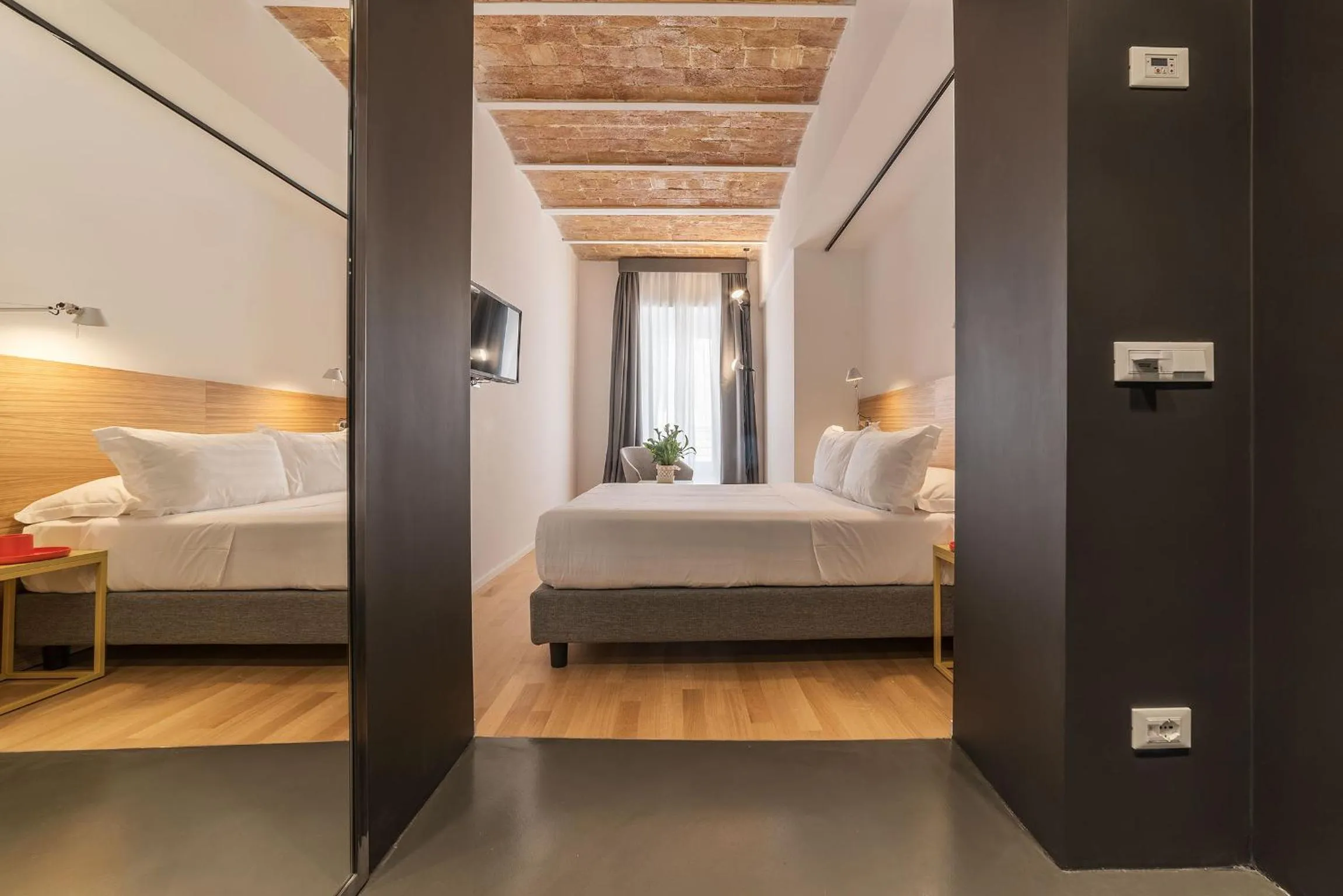 Photo of the whole room, Bed in Coronari Palace