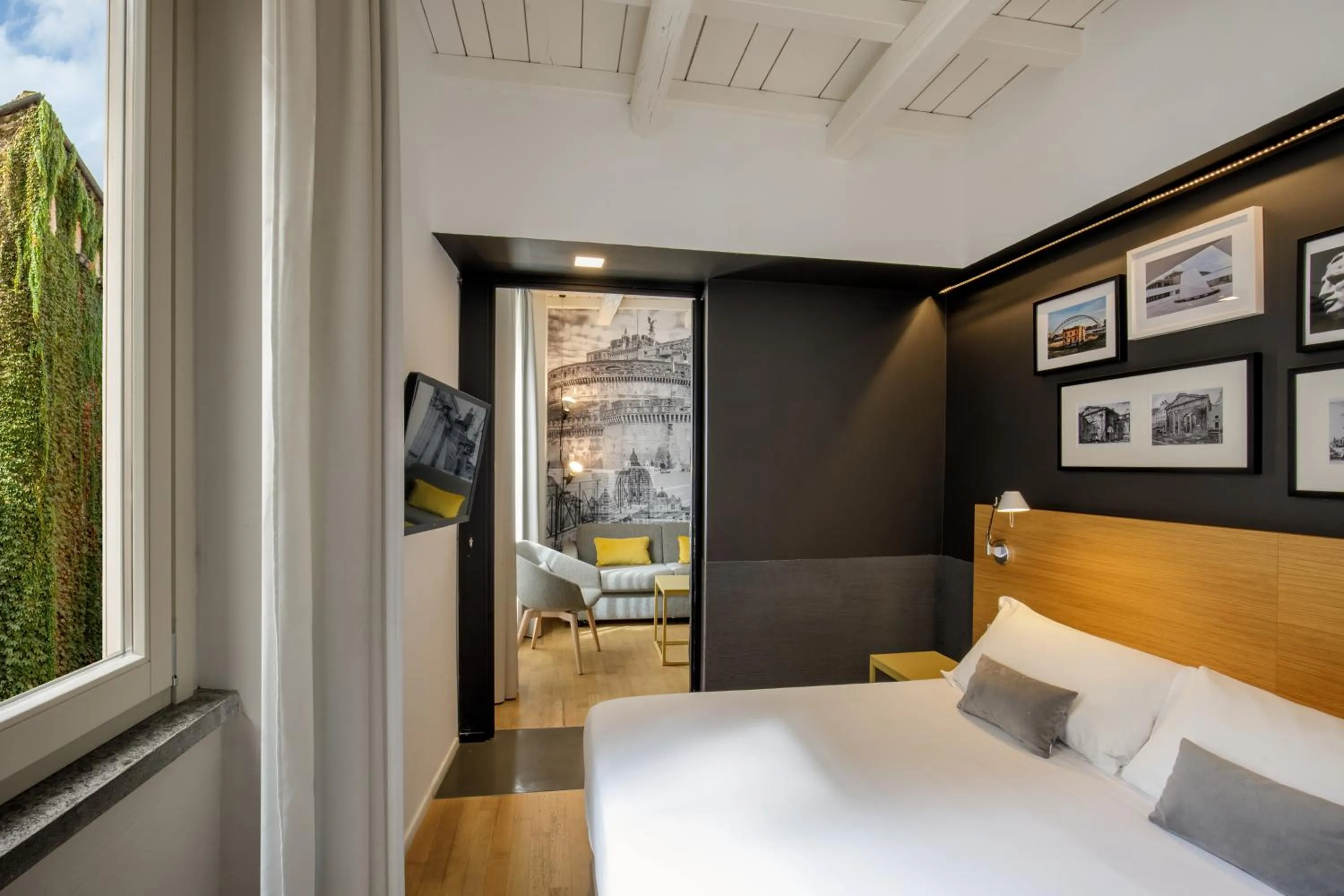 Bedroom, Bed in Coronari Palace