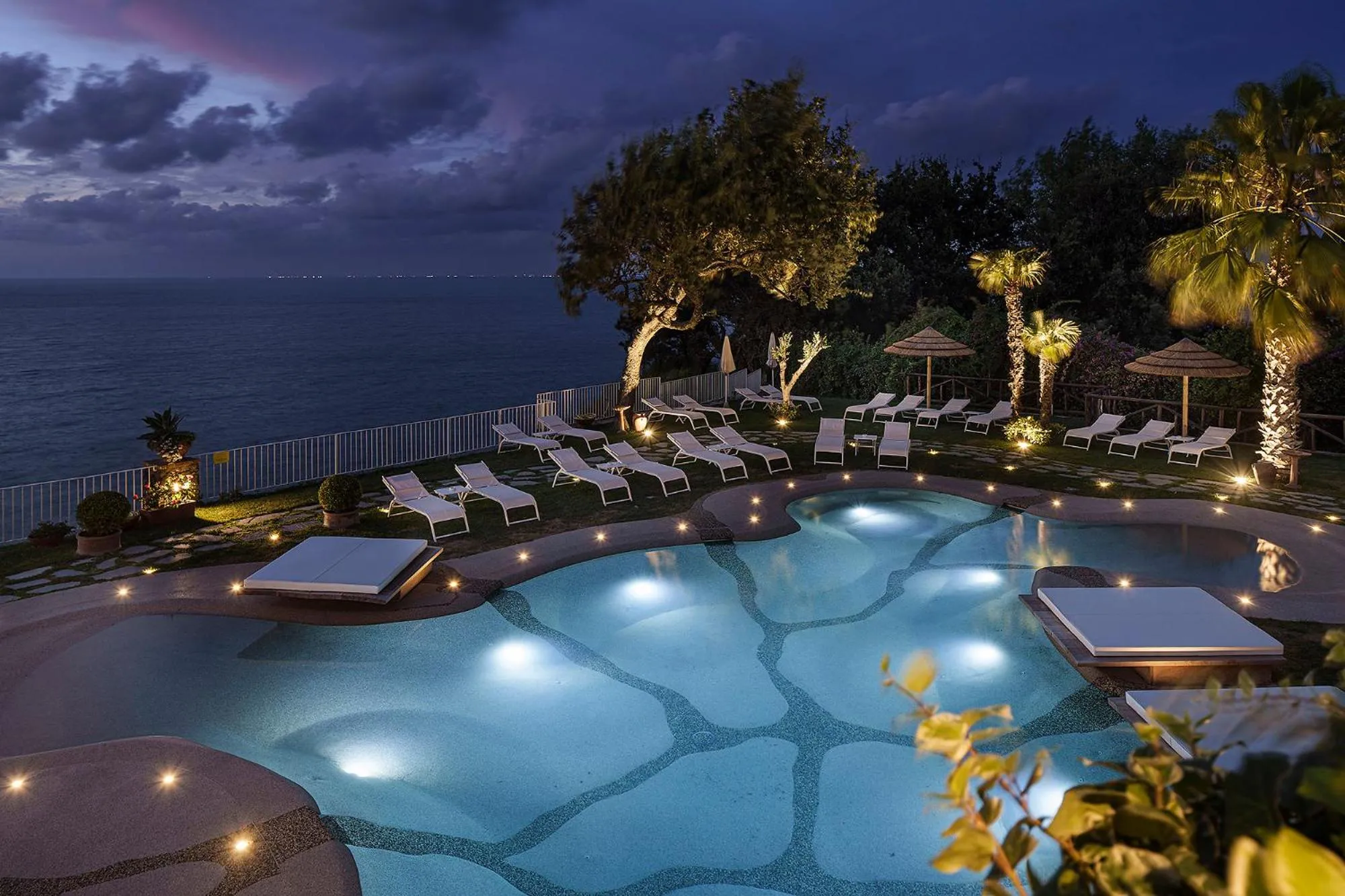 Pool view in Hotel Continental Mare