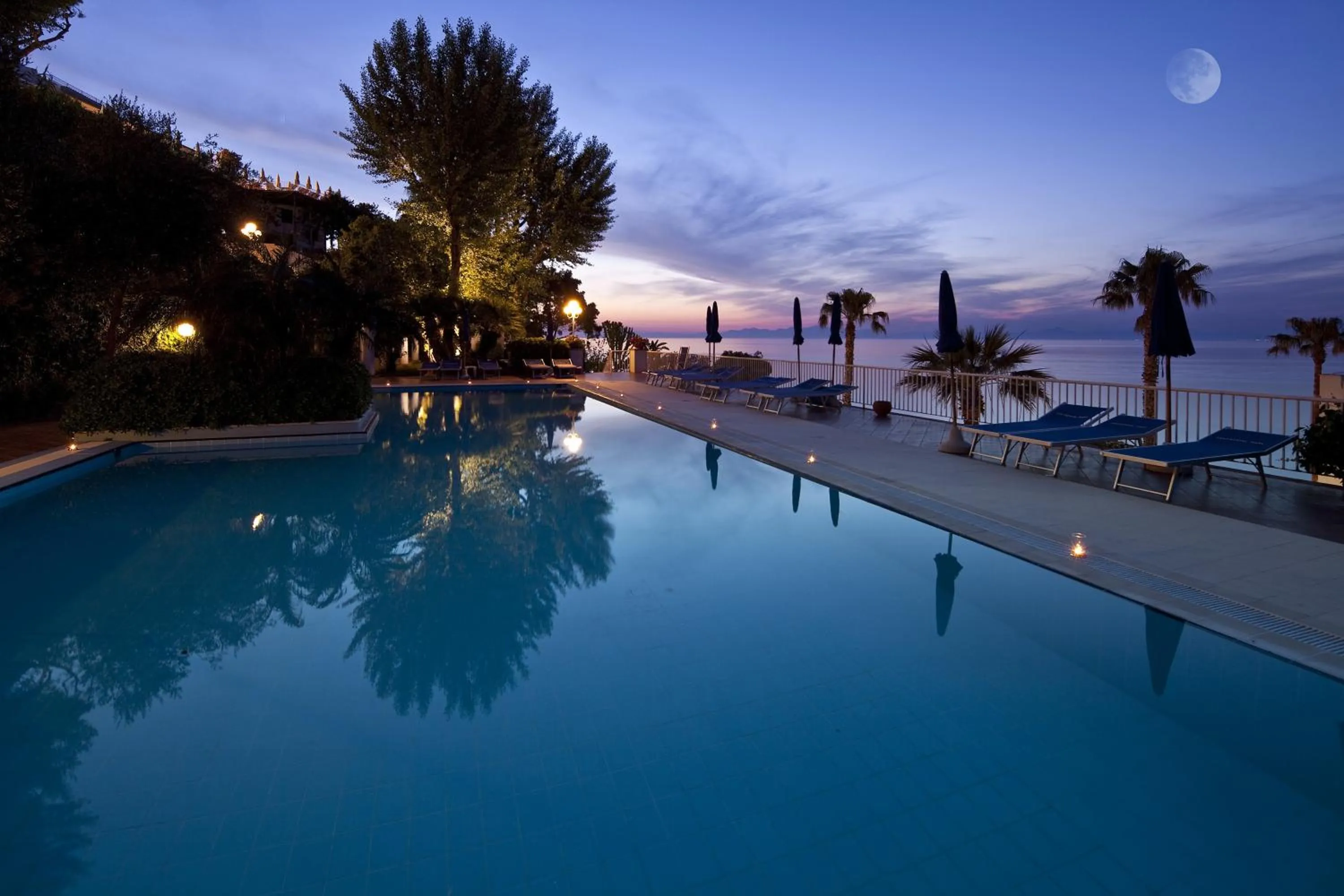 Swimming pool in Hotel Continental Mare