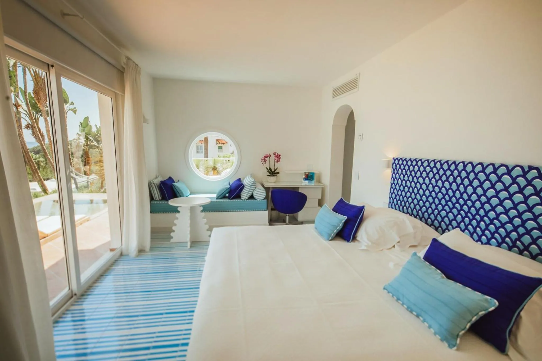 Bed in Hotel Continental Mare