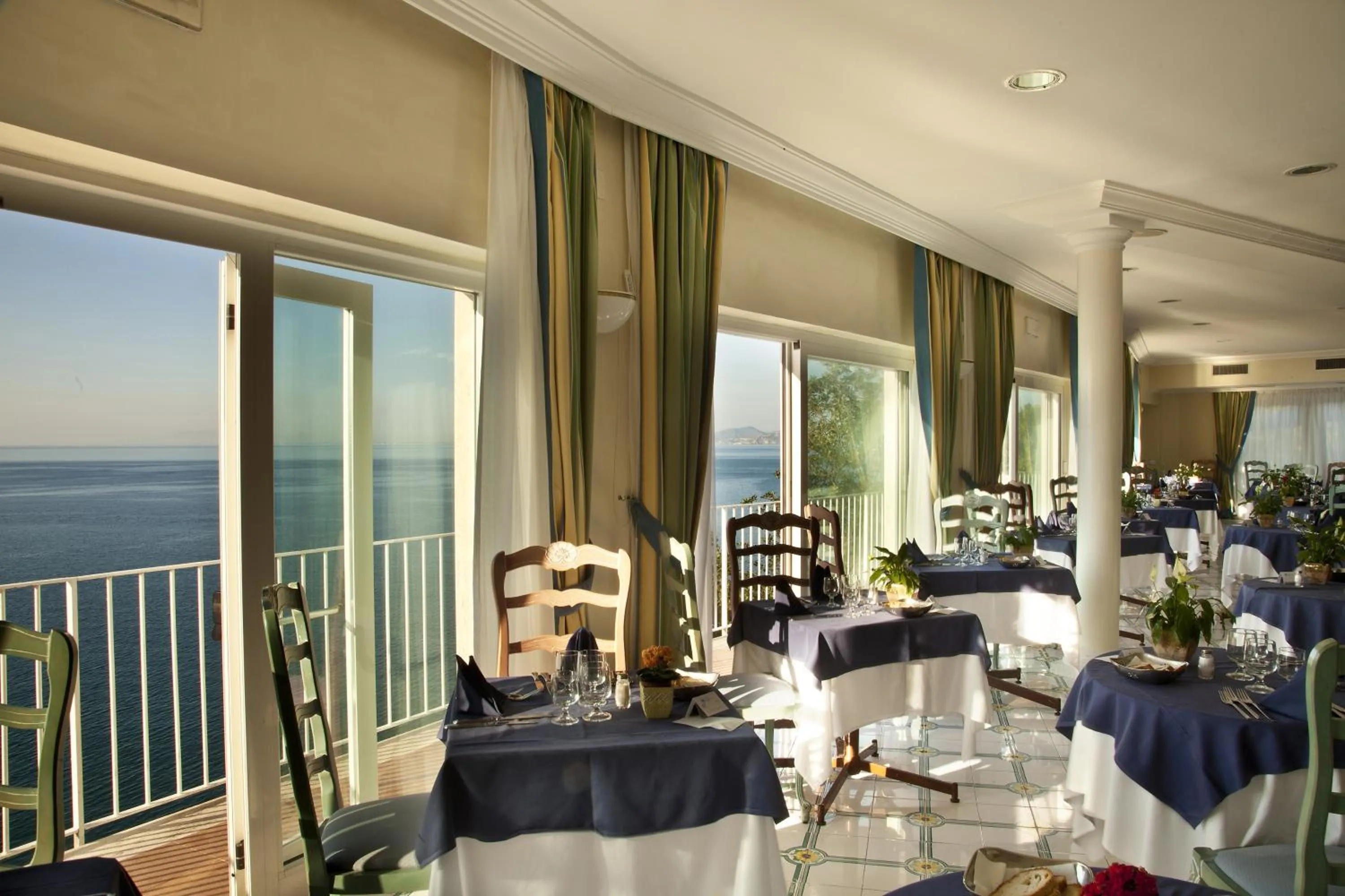 Restaurant/places to eat in Hotel Continental Mare