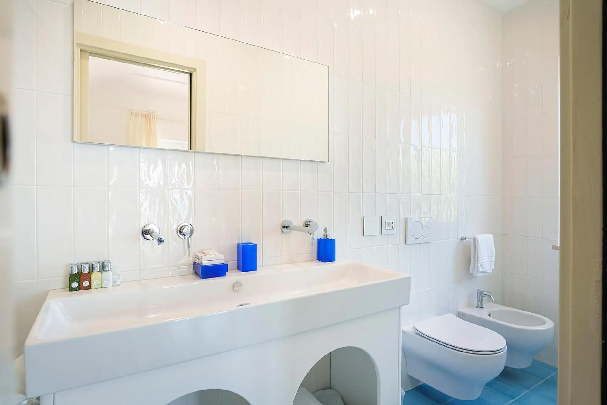 Toilet in Hotel Continental Mare