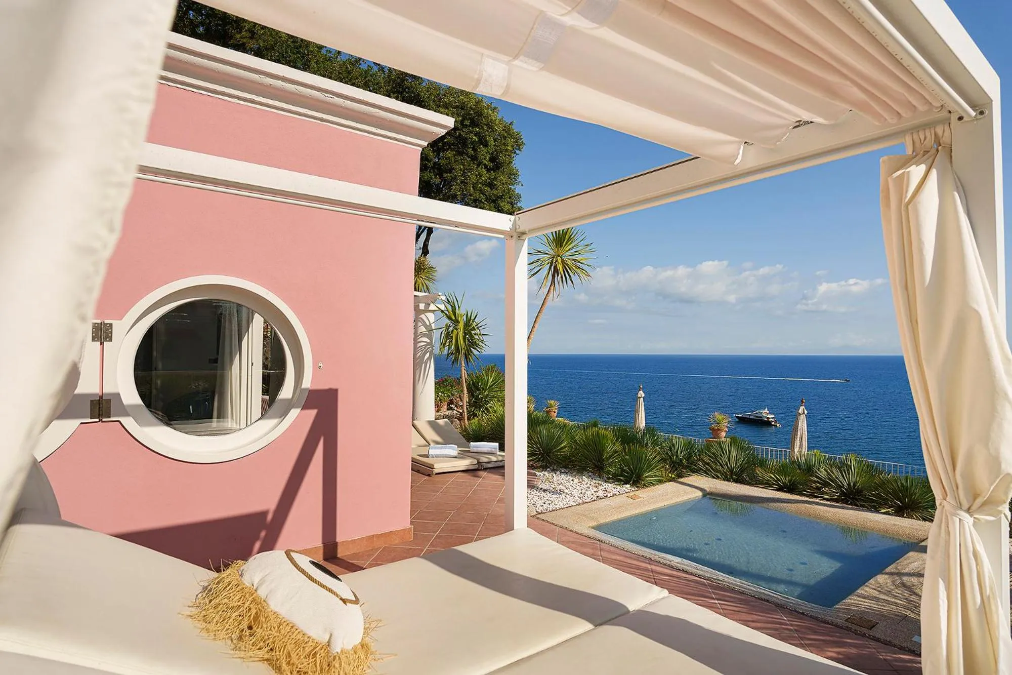 Swimming pool in Hotel Continental Mare