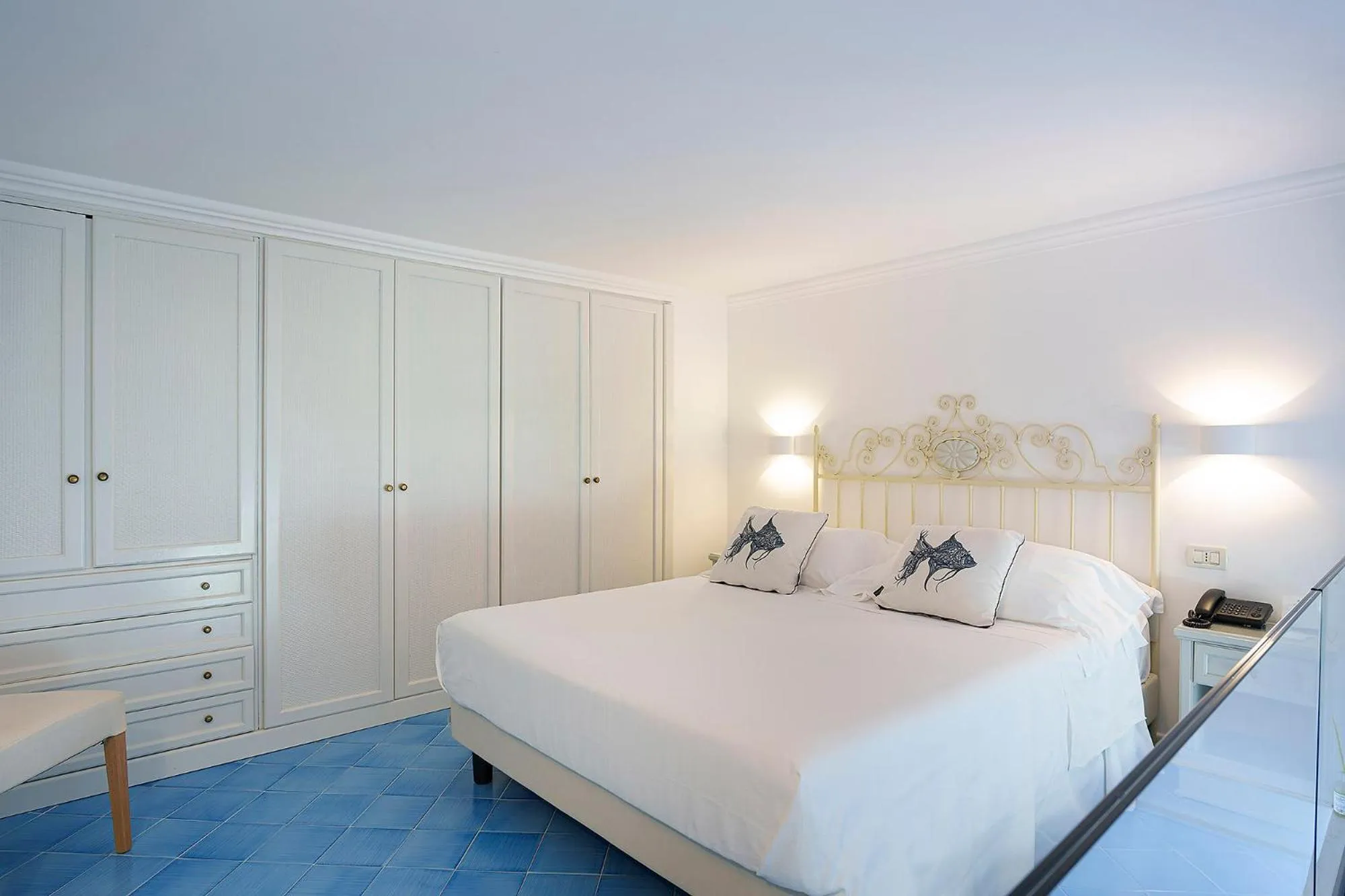 Bed in Hotel Continental Mare