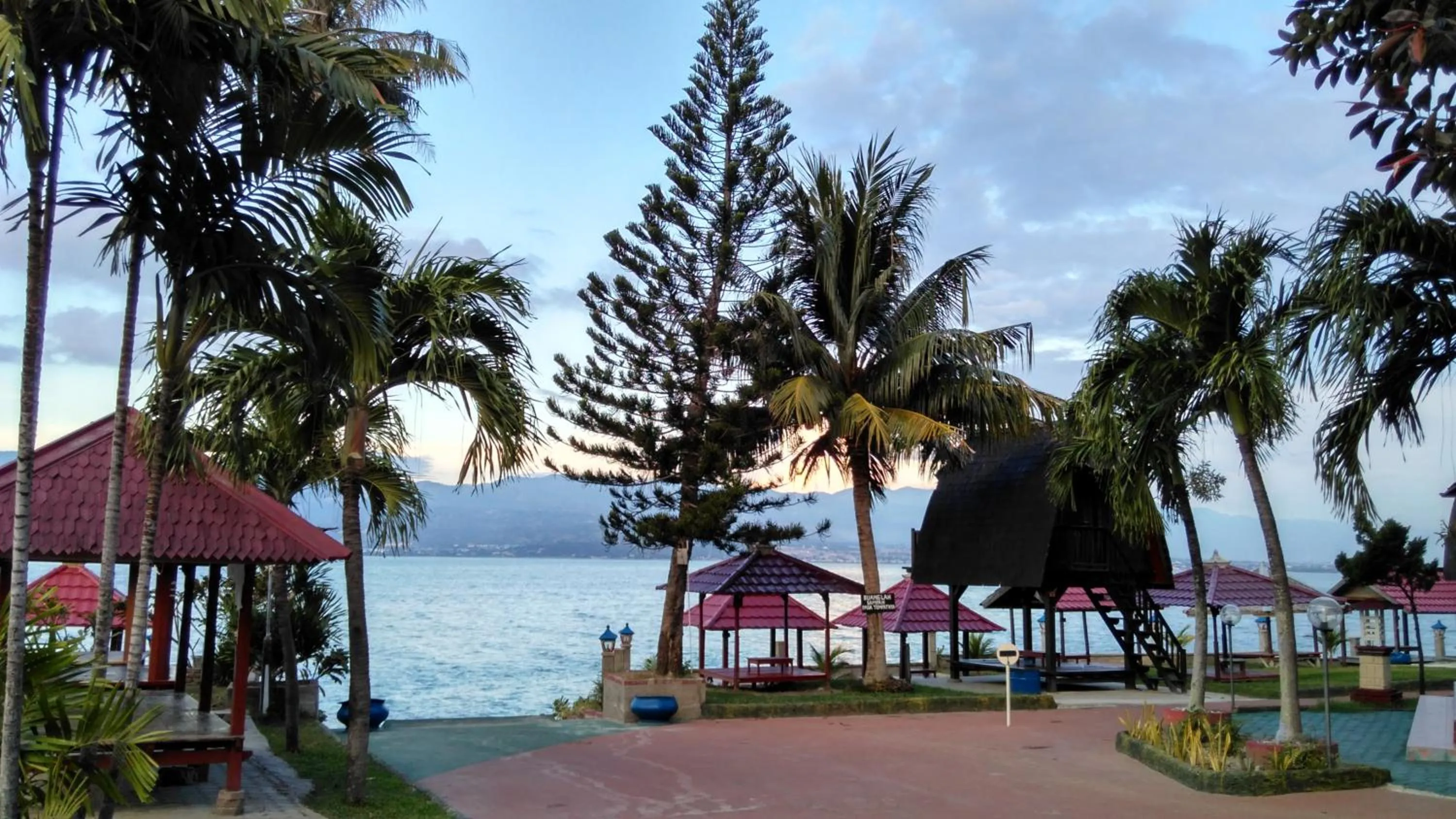 Garden view in Amazing Beach Resort Palu