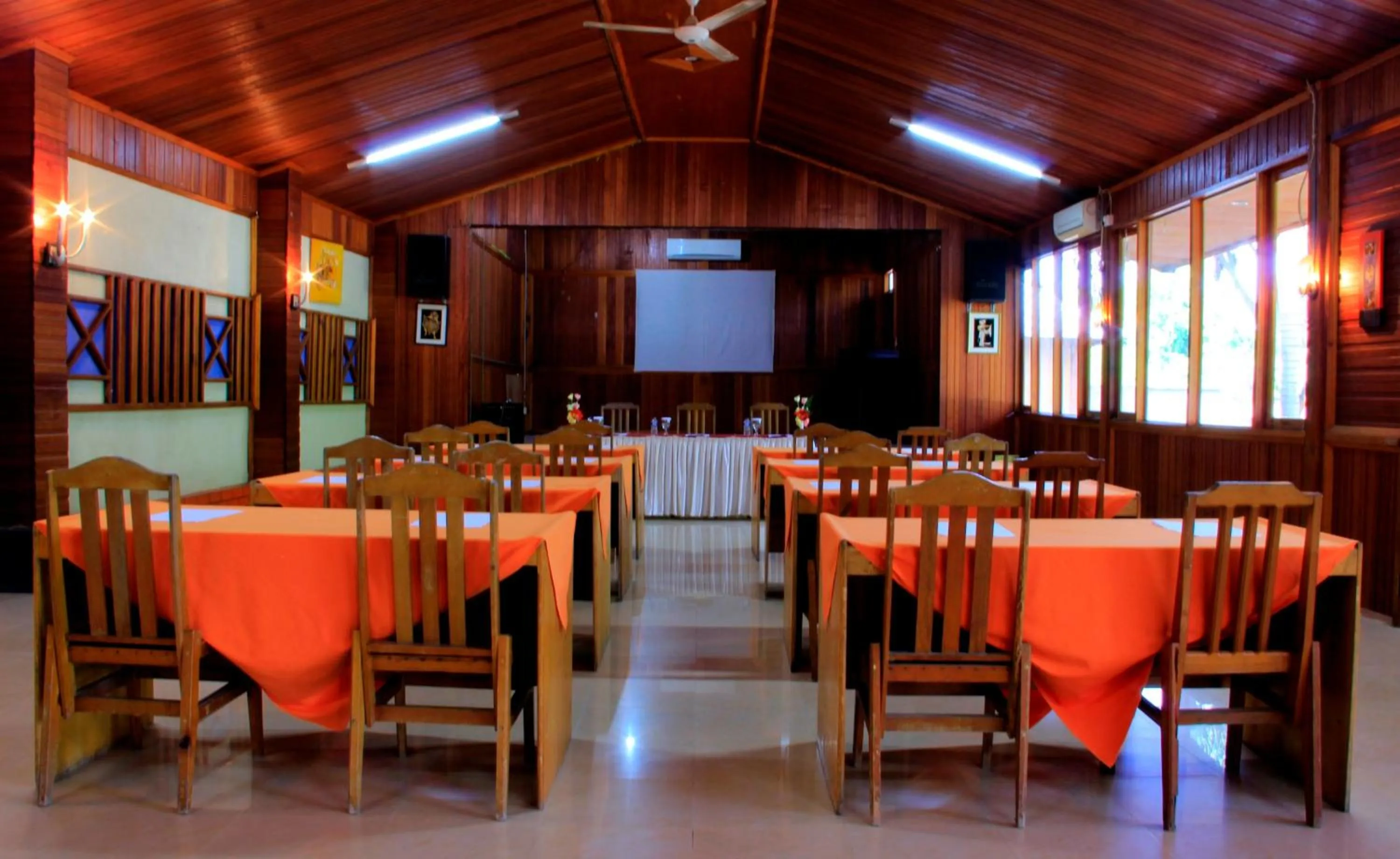 Business facilities in Amazing Beach Resort Palu