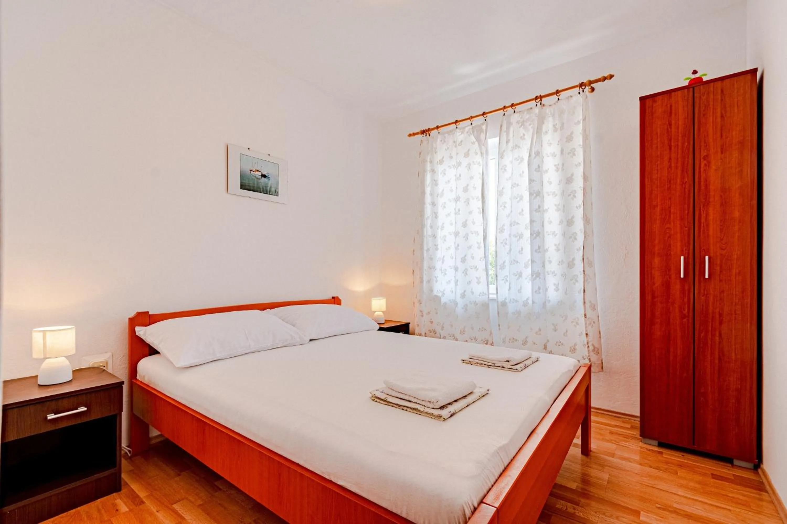 Bed in Apartments Siri, 1 min walk to the beach
