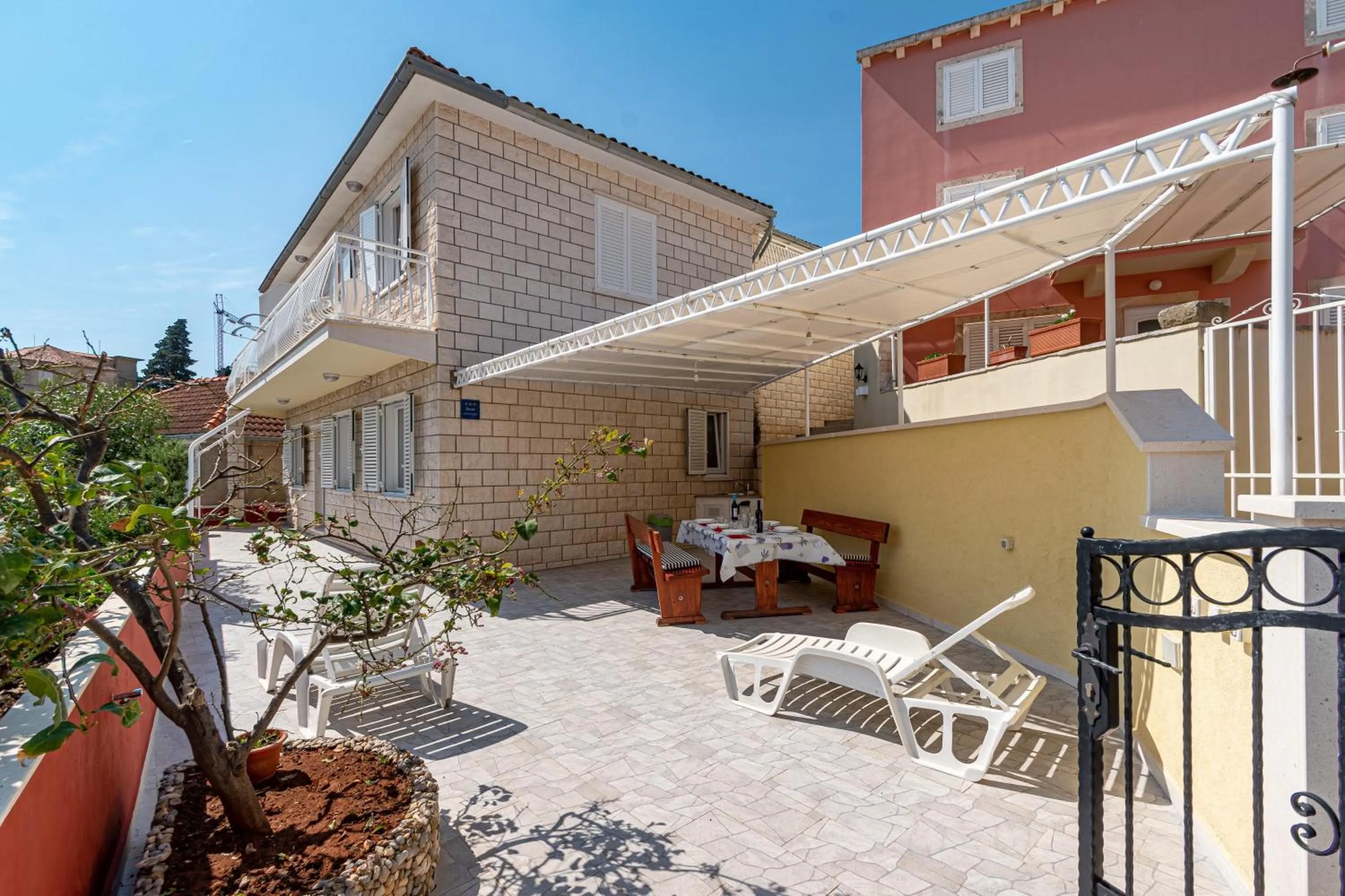 Property building in Apartments Siri, 1 min walk to the beach