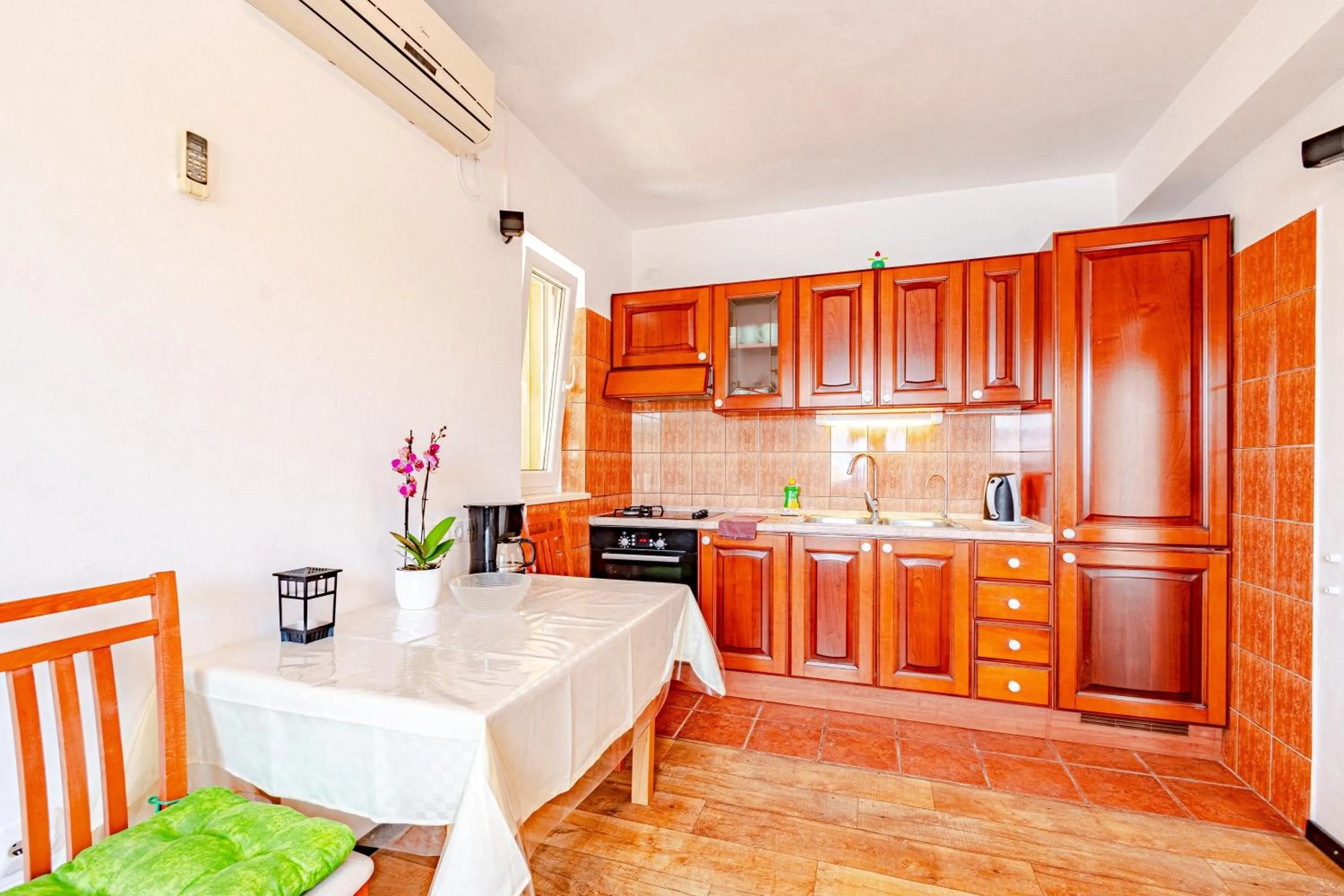 Kitchen or kitchenette in Apartments Siri, 1 min walk to the beach