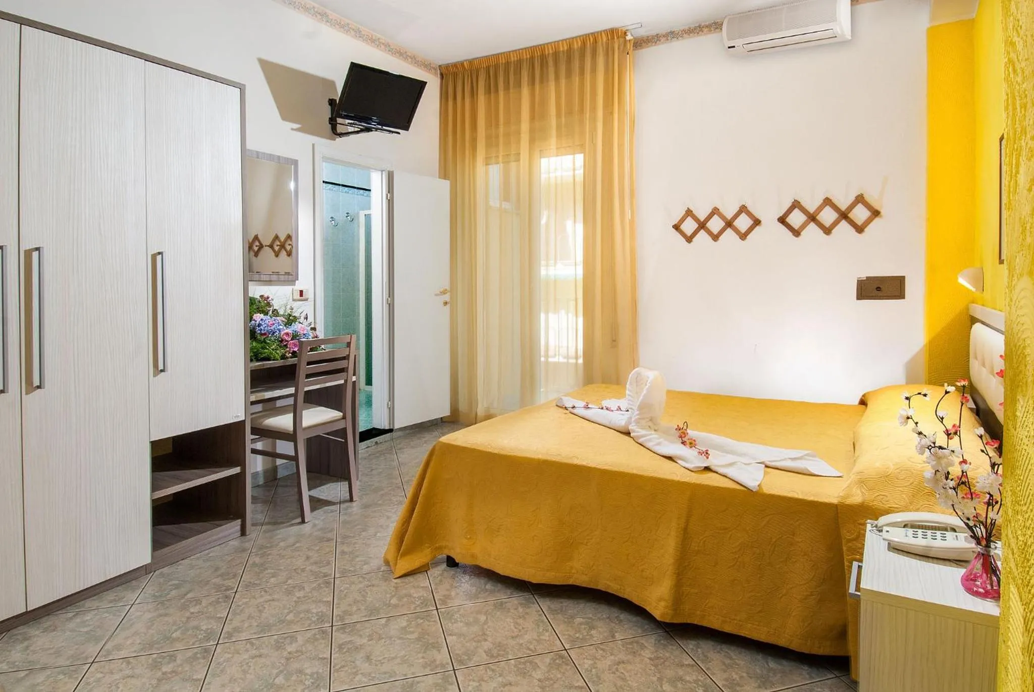 Restaurant/places to eat in Hotel Gloria