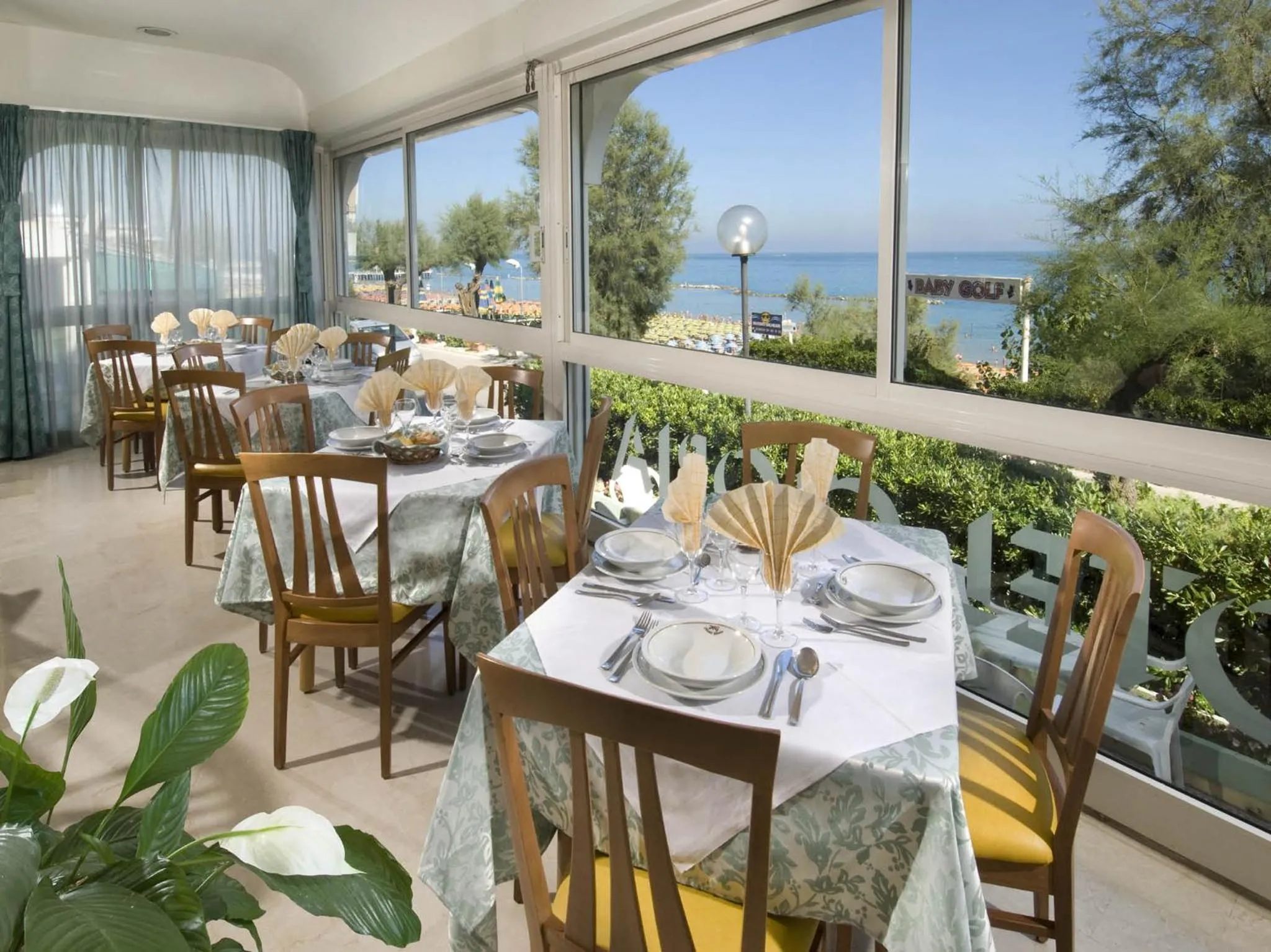 Restaurant/places to eat in Hotel Gloria